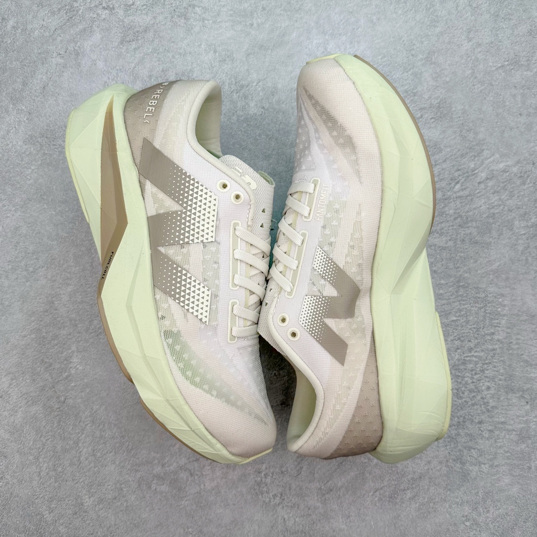 图片[3]-＃C版 NEW BALANCE Rebel FuelCell Rebel V4 舒适时尚织物减震耐磨低帮马拉松轻量化跑步鞋 NB新百伦于 2019 年夏天首次发布了 Rebel 在制鞋业仍在向强调能量回报的弹力泡沫转变的时候 Rebel 确实是一个叛逆者 快进到 2024 年 Rebel v4 承诺通过重新配制的中底化合物和更高的堆叠高度提供更轻、更有弹性的跑步体验 就像New Balance SC Elite v4一样 Rebel v4 提供了完全重新设计的中底化合物 最新的混合物将 New Balance 专有的 FuelCell 泡沫（TPU 和 EVA 的混合物）与 PEBA 泡沫相结合 带来更弹跳的跑步体验 PEBA是一种超轻 高性能的泡沫 通常出现在镀碳超级鞋中 New Balance Rebel v4、ASICS Novablast 4和Brooks Hyperion Max都是精力充沛的无电镀运动鞋 在速度锻炼和快节奏中大放异彩 这三款鞋都依靠它们的中底泡沫和轻微的摇杆形状来创造一种向前滚动的感觉 而且虽然这些鞋子在堆叠高度和重量方面各不相同 但它们提供了相似的软硬比例 有足够的流行力来加快步伐 尺码：36 37 37.5 38 38.5 39.5 40 40.5 41.5 42 42.5 43 44 45-选品中心