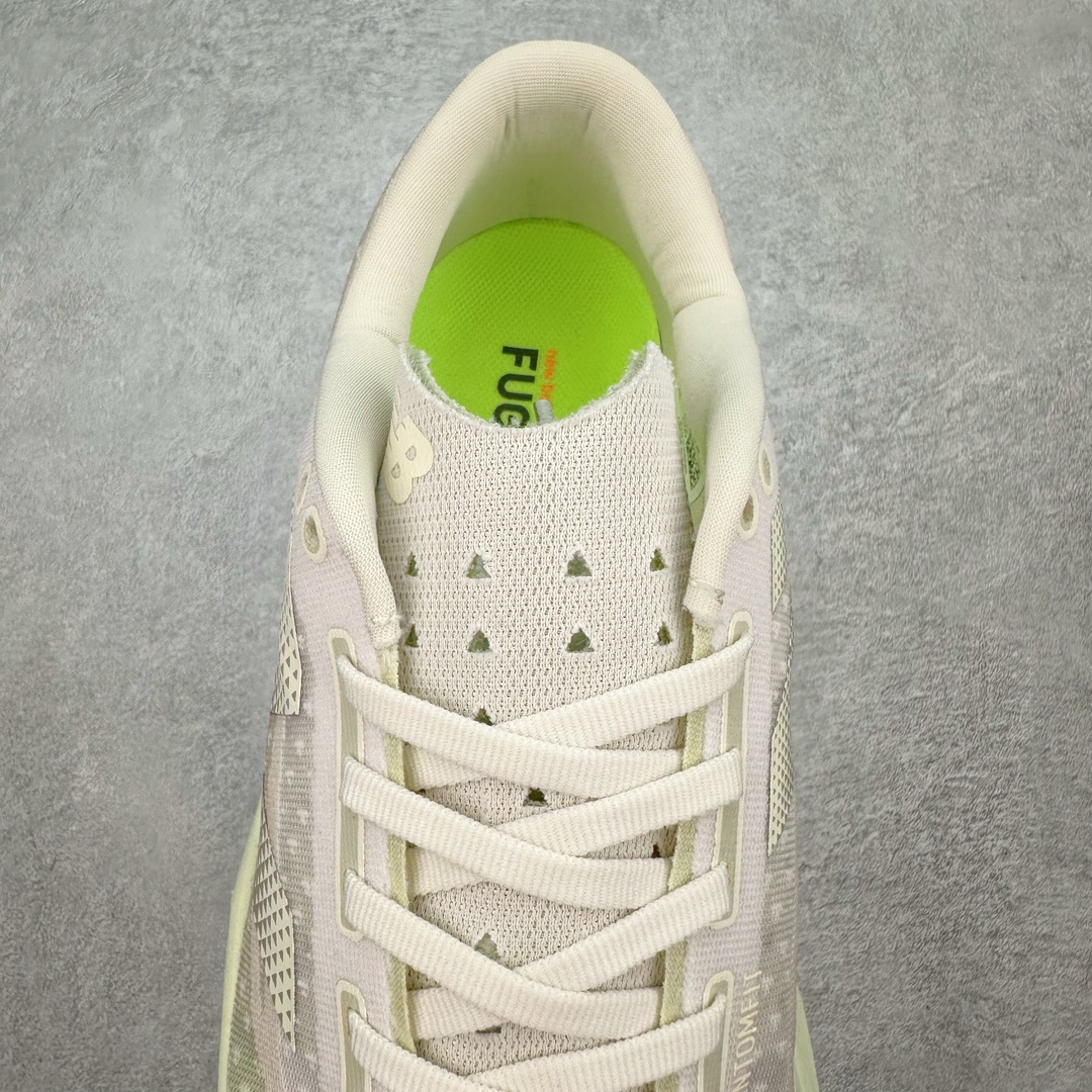 图片[5]-＃C版 NEW BALANCE Rebel FuelCell Rebel V4 舒适时尚织物减震耐磨低帮马拉松轻量化跑步鞋 NB新百伦于 2019 年夏天首次发布了 Rebel 在制鞋业仍在向强调能量回报的弹力泡沫转变的时候 Rebel 确实是一个叛逆者 快进到 2024 年 Rebel v4 承诺通过重新配制的中底化合物和更高的堆叠高度提供更轻、更有弹性的跑步体验 就像New Balance SC Elite v4一样 Rebel v4 提供了完全重新设计的中底化合物 最新的混合物将 New Balance 专有的 FuelCell 泡沫（TPU 和 EVA 的混合物）与 PEBA 泡沫相结合 带来更弹跳的跑步体验 PEBA是一种超轻 高性能的泡沫 通常出现在镀碳超级鞋中 New Balance Rebel v4、ASICS Novablast 4和Brooks Hyperion Max都是精力充沛的无电镀运动鞋 在速度锻炼和快节奏中大放异彩 这三款鞋都依靠它们的中底泡沫和轻微的摇杆形状来创造一种向前滚动的感觉 而且虽然这些鞋子在堆叠高度和重量方面各不相同 但它们提供了相似的软硬比例 有足够的流行力来加快步伐 尺码：36 37 37.5 38 38.5 39.5 40 40.5 41.5 42 42.5 43 44 45-选品中心