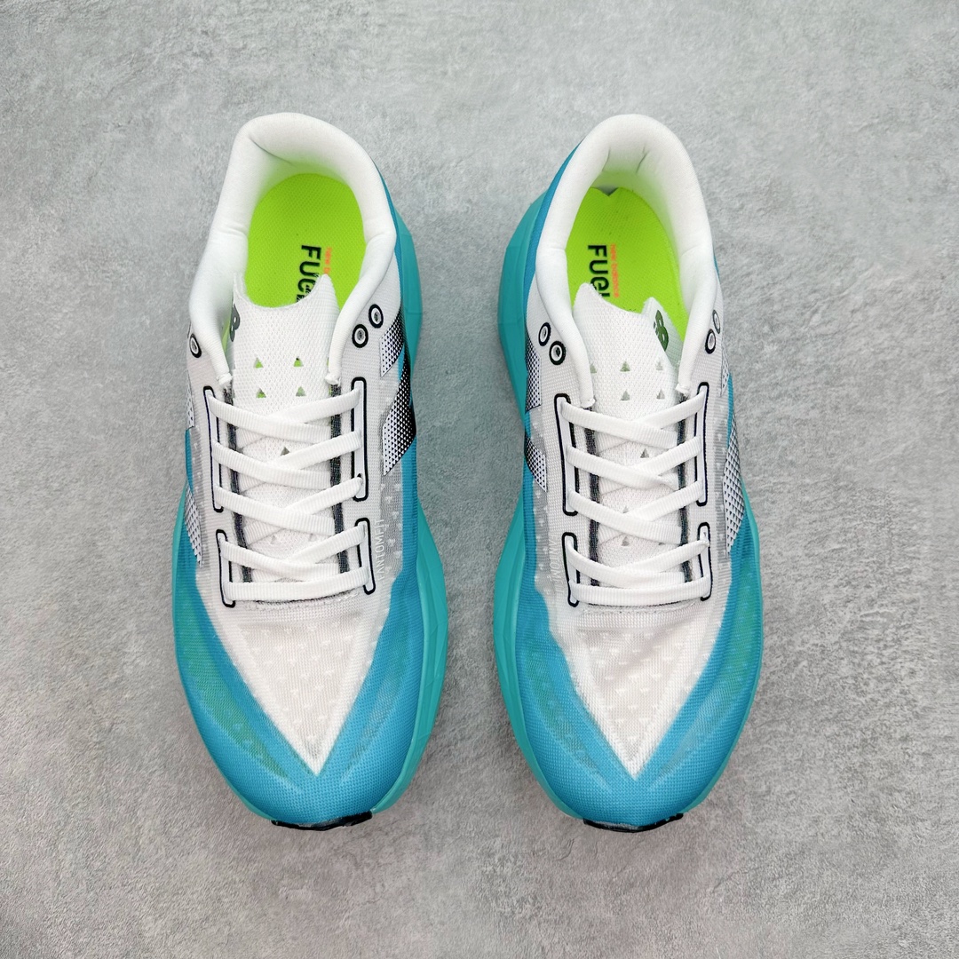 图片[2]-＃C版 NEW BALANCE Rebel FuelCell Rebel V4 舒适时尚织物减震耐磨低帮马拉松轻量化跑步鞋 NB新百伦于 2019 年夏天首次发布了 Rebel 在制鞋业仍在向强调能量回报的弹力泡沫转变的时候 Rebel 确实是一个叛逆者 快进到 2024 年 Rebel v4 承诺通过重新配制的中底化合物和更高的堆叠高度提供更轻、更有弹性的跑步体验 就像New Balance SC Elite v4一样 Rebel v4 提供了完全重新设计的中底化合物 最新的混合物将 New Balance 专有的 FuelCell 泡沫（TPU 和 EVA 的混合物）与 PEBA 泡沫相结合 带来更弹跳的跑步体验 PEBA是一种超轻 高性能的泡沫 通常出现在镀碳超级鞋中 New Balance Rebel v4、ASICS Novablast 4和Brooks Hyperion Max都是精力充沛的无电镀运动鞋 在速度锻炼和快节奏中大放异彩 这三款鞋都依靠它们的中底泡沫和轻微的摇杆形状来创造一种向前滚动的感觉 而且虽然这些鞋子在堆叠高度和重量方面各不相同 但它们提供了相似的软硬比例 有足够的流行力来加快步伐 尺码：36 37 37.5 38 38.5 39.5 40 40.5 41.5 42 42.5 43 44 45-选品中心