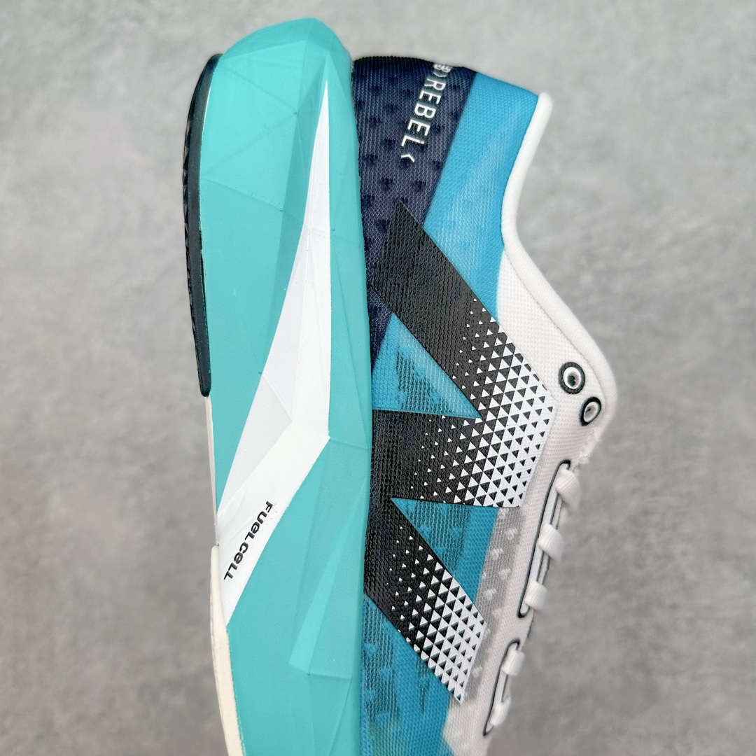 图片[6]-＃C版 NEW BALANCE Rebel FuelCell Rebel V4 舒适时尚织物减震耐磨低帮马拉松轻量化跑步鞋 NB新百伦于 2019 年夏天首次发布了 Rebel 在制鞋业仍在向强调能量回报的弹力泡沫转变的时候 Rebel 确实是一个叛逆者 快进到 2024 年 Rebel v4 承诺通过重新配制的中底化合物和更高的堆叠高度提供更轻、更有弹性的跑步体验 就像New Balance SC Elite v4一样 Rebel v4 提供了完全重新设计的中底化合物 最新的混合物将 New Balance 专有的 FuelCell 泡沫（TPU 和 EVA 的混合物）与 PEBA 泡沫相结合 带来更弹跳的跑步体验 PEBA是一种超轻 高性能的泡沫 通常出现在镀碳超级鞋中 New Balance Rebel v4、ASICS Novablast 4和Brooks Hyperion Max都是精力充沛的无电镀运动鞋 在速度锻炼和快节奏中大放异彩 这三款鞋都依靠它们的中底泡沫和轻微的摇杆形状来创造一种向前滚动的感觉 而且虽然这些鞋子在堆叠高度和重量方面各不相同 但它们提供了相似的软硬比例 有足够的流行力来加快步伐 尺码：36 37 37.5 38 38.5 39.5 40 40.5 41.5 42 42.5 43 44 45-选品中心