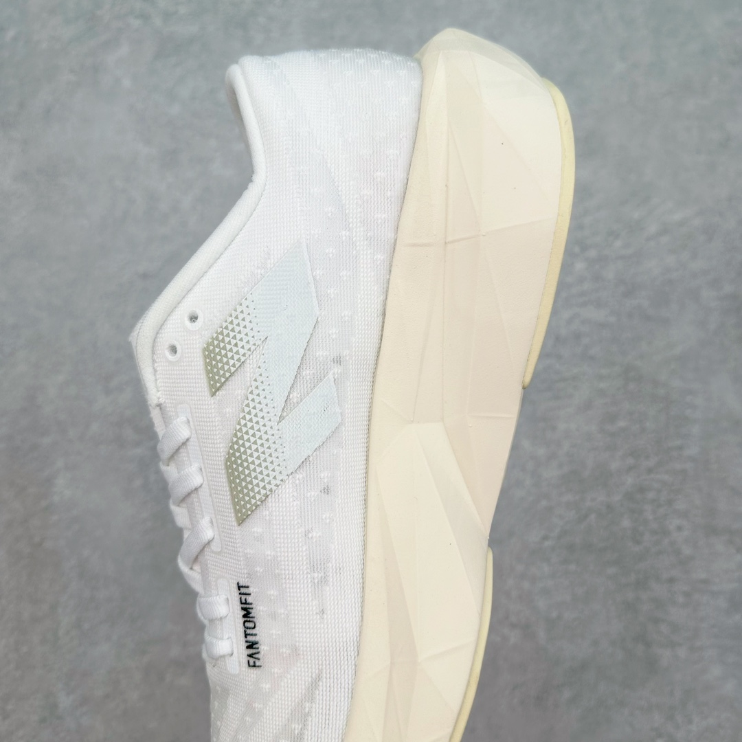 图片[7]-＃C版 NEW BALANCE Rebel FuelCell Rebel V4 舒适时尚织物减震耐磨低帮马拉松轻量化跑步鞋 NB新百伦于 2019 年夏天首次发布了 Rebel 在制鞋业仍在向强调能量回报的弹力泡沫转变的时候 Rebel 确实是一个叛逆者 快进到 2024 年 Rebel v4 承诺通过重新配制的中底化合物和更高的堆叠高度提供更轻、更有弹性的跑步体验 就像New Balance SC Elite v4一样 Rebel v4 提供了完全重新设计的中底化合物 最新的混合物将 New Balance 专有的 FuelCell 泡沫（TPU 和 EVA 的混合物）与 PEBA 泡沫相结合 带来更弹跳的跑步体验 PEBA是一种超轻 高性能的泡沫 通常出现在镀碳超级鞋中 New Balance Rebel v4、ASICS Novablast 4和Brooks Hyperion Max都是精力充沛的无电镀运动鞋 在速度锻炼和快节奏中大放异彩 这三款鞋都依靠它们的中底泡沫和轻微的摇杆形状来创造一种向前滚动的感觉 而且虽然这些鞋子在堆叠高度和重量方面各不相同 但它们提供了相似的软硬比例 有足够的流行力来加快步伐 尺码：36 37 37.5 38 38.5 39.5 40 40.5 41.5 42 42.5 43 44 45-选品中心