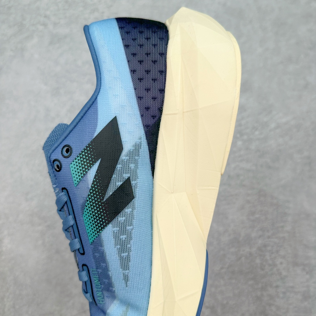 图片[7]-＃C版 NEW BALANCE Rebel FuelCell Rebel V4 舒适时尚织物减震耐磨低帮马拉松轻量化跑步鞋 NB新百伦于 2019 年夏天首次发布了 Rebel 在制鞋业仍在向强调能量回报的弹力泡沫转变的时候 Rebel 确实是一个叛逆者 快进到 2024 年 Rebel v4 承诺通过重新配制的中底化合物和更高的堆叠高度提供更轻、更有弹性的跑步体验 就像New Balance SC Elite v4一样 Rebel v4 提供了完全重新设计的中底化合物 最新的混合物将 New Balance 专有的 FuelCell 泡沫（TPU 和 EVA 的混合物）与 PEBA 泡沫相结合 带来更弹跳的跑步体验 PEBA是一种超轻 高性能的泡沫 通常出现在镀碳超级鞋中 New Balance Rebel v4、ASICS Novablast 4和Brooks Hyperion Max都是精力充沛的无电镀运动鞋 在速度锻炼和快节奏中大放异彩 这三款鞋都依靠它们的中底泡沫和轻微的摇杆形状来创造一种向前滚动的感觉 而且虽然这些鞋子在堆叠高度和重量方面各不相同 但它们提供了相似的软硬比例 有足够的流行力来加快步伐 尺码：36 37 37.5 38 38.5 39.5 40 40.5 41.5 42 42.5 43 44 45-选品中心