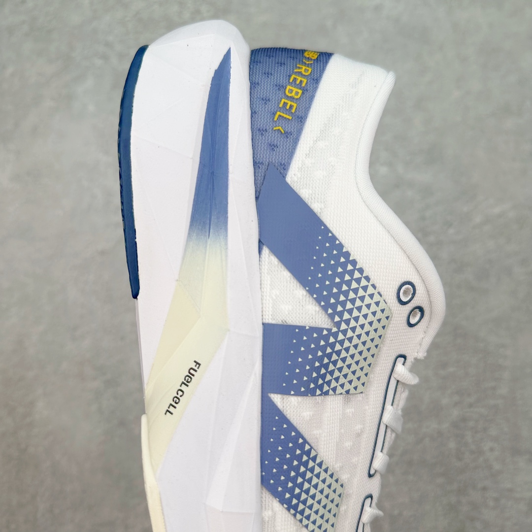 图片[6]-＃C版 NEW BALANCE Rebel FuelCell Rebel V4 舒适时尚织物减震耐磨低帮马拉松轻量化跑步鞋 NB新百伦于 2019 年夏天首次发布了 Rebel 在制鞋业仍在向强调能量回报的弹力泡沫转变的时候 Rebel 确实是一个叛逆者 快进到 2024 年 Rebel v4 承诺通过重新配制的中底化合物和更高的堆叠高度提供更轻、更有弹性的跑步体验 就像New Balance SC Elite v4一样 Rebel v4 提供了完全重新设计的中底化合物 最新的混合物将 New Balance 专有的 FuelCell 泡沫（TPU 和 EVA 的混合物）与 PEBA 泡沫相结合 带来更弹跳的跑步体验 PEBA是一种超轻 高性能的泡沫 通常出现在镀碳超级鞋中 New Balance Rebel v4、ASICS Novablast 4和Brooks Hyperion Max都是精力充沛的无电镀运动鞋 在速度锻炼和快节奏中大放异彩 这三款鞋都依靠它们的中底泡沫和轻微的摇杆形状来创造一种向前滚动的感觉 而且虽然这些鞋子在堆叠高度和重量方面各不相同 但它们提供了相似的软硬比例 有足够的流行力来加快步伐 尺码：36 37 37.5 38 38.5 39.5 40 40.5 41.5 42 42.5 43 44 45-选品中心