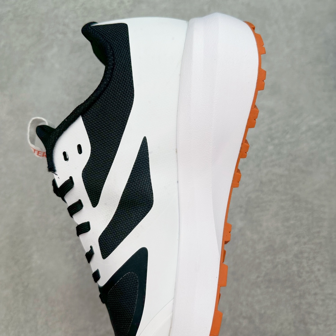 图片[7]-＃纯原 加拿大品牌 始祖鸟·Arc\’teryx Norvan LD 3 GTX Trail 北温哥华三代系列长距离越野徒步户外运动跑鞋 ARC\’TERYX始祖鸟，户外运动产品的天花板品牌，2017年发布第一款越野跑鞋NORVAN VT，始祖鸟的越野跑鞋分为三个系列，分别是：VT（Vertical Terrain垂直地形）、LD（Long Distance长距离）、SL（Super Light超轻），发展到今日已经更新到了第三代产品，而NORVAN的命名源于北温哥华（North Vancouver）代表高性能越野跑系统。在2018年我测评了始祖鸟第一代长距离越野跑鞋NORVAN LD，而这次测评的，正是该系列的第三代产品NORVAN LD 3，它与初代相比可以说是脱胎换骨的改变。在整体外观方面，NORVAN LD 3保持了ARC\’TERYX始祖鸟一贯的设计风格，配色一如既往的“素”，使用纯色营造出高级感。鞋面采用单层网孔Cordura®鞋面，与初代的紧密编织鞋面相比透气性能更好，鞋面热压了TPU薄膜支撑鞋面，得益于靠近中底整圈的热压TPU，使NORVAN LD 3的涉水深度更深。NORVAN LD 3帮面一体成型，只在跟杯正中进行缝合，跟杯有硬质港宝，能有效支撑和锁定足跟，足跟外侧印刷了ARC\’TERYX始祖鸟LOGO。鞋头多层防踢设计保护脚趾，避免脚趾踢到尖利的岩石导致受伤。尺码：36 36.5 37.5 38 38.5 39 40 40.5 41 42 42.5 43 44 44.5 45 46-选品中心