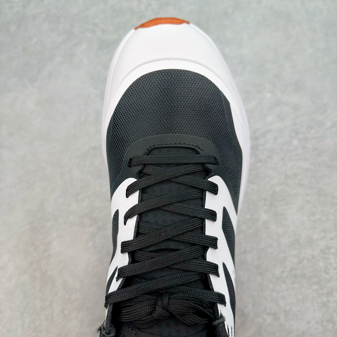 图片[4]-＃纯原 加拿大品牌 始祖鸟·Arc\’teryx Norvan LD 3 GTX Trail 北温哥华三代系列长距离越野徒步户外运动跑鞋 ARC\’TERYX始祖鸟，户外运动产品的天花板品牌，2017年发布第一款越野跑鞋NORVAN VT，始祖鸟的越野跑鞋分为三个系列，分别是：VT（Vertical Terrain垂直地形）、LD（Long Distance长距离）、SL（Super Light超轻），发展到今日已经更新到了第三代产品，而NORVAN的命名源于北温哥华（North Vancouver）代表高性能越野跑系统。在2018年我测评了始祖鸟第一代长距离越野跑鞋NORVAN LD，而这次测评的，正是该系列的第三代产品NORVAN LD 3，它与初代相比可以说是脱胎换骨的改变。在整体外观方面，NORVAN LD 3保持了ARC\’TERYX始祖鸟一贯的设计风格，配色一如既往的“素”，使用纯色营造出高级感。鞋面采用单层网孔Cordura®鞋面，与初代的紧密编织鞋面相比透气性能更好，鞋面热压了TPU薄膜支撑鞋面，得益于靠近中底整圈的热压TPU，使NORVAN LD 3的涉水深度更深。NORVAN LD 3帮面一体成型，只在跟杯正中进行缝合，跟杯有硬质港宝，能有效支撑和锁定足跟，足跟外侧印刷了ARC\’TERYX始祖鸟LOGO。鞋头多层防踢设计保护脚趾，避免脚趾踢到尖利的岩石导致受伤。尺码：36 36.5 37.5 38 38.5 39 40 40.5 41 42 42.5 43 44 44.5 45 46-选品中心