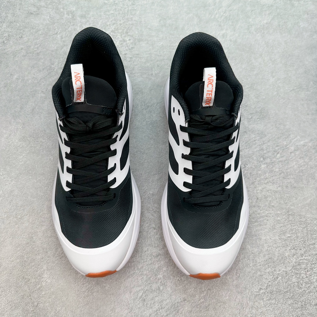 图片[2]-＃纯原 加拿大品牌 始祖鸟·Arc\’teryx Norvan LD 3 GTX Trail 北温哥华三代系列长距离越野徒步户外运动跑鞋 ARC\’TERYX始祖鸟，户外运动产品的天花板品牌，2017年发布第一款越野跑鞋NORVAN VT，始祖鸟的越野跑鞋分为三个系列，分别是：VT（Vertical Terrain垂直地形）、LD（Long Distance长距离）、SL（Super Light超轻），发展到今日已经更新到了第三代产品，而NORVAN的命名源于北温哥华（North Vancouver）代表高性能越野跑系统。在2018年我测评了始祖鸟第一代长距离越野跑鞋NORVAN LD，而这次测评的，正是该系列的第三代产品NORVAN LD 3，它与初代相比可以说是脱胎换骨的改变。在整体外观方面，NORVAN LD 3保持了ARC\’TERYX始祖鸟一贯的设计风格，配色一如既往的“素”，使用纯色营造出高级感。鞋面采用单层网孔Cordura®鞋面，与初代的紧密编织鞋面相比透气性能更好，鞋面热压了TPU薄膜支撑鞋面，得益于靠近中底整圈的热压TPU，使NORVAN LD 3的涉水深度更深。NORVAN LD 3帮面一体成型，只在跟杯正中进行缝合，跟杯有硬质港宝，能有效支撑和锁定足跟，足跟外侧印刷了ARC\’TERYX始祖鸟LOGO。鞋头多层防踢设计保护脚趾，避免脚趾踢到尖利的岩石导致受伤。尺码：36 36.5 37.5 38 38.5 39 40 40.5 41 42 42.5 43 44 44.5 45 46-选品中心