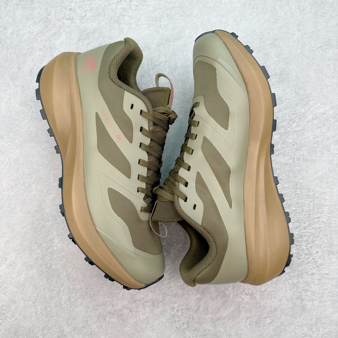 图片[3]-＃纯原 加拿大品牌 始祖鸟·Arc\’teryx Norvan LD 3 GTX Trail 北温哥华三代系列长距离越野徒步户外运动跑鞋 ARC\’TERYX始祖鸟，户外运动产品的天花板品牌，2017年发布第一款越野跑鞋NORVAN VT，始祖鸟的越野跑鞋分为三个系列，分别是：VT（Vertical Terrain垂直地形）、LD（Long Distance长距离）、SL（Super Light超轻），发展到今日已经更新到了第三代产品，而NORVAN的命名源于北温哥华（North Vancouver）代表高性能越野跑系统。在2018年我测评了始祖鸟第一代长距离越野跑鞋NORVAN LD，而这次测评的，正是该系列的第三代产品NORVAN LD 3，它与初代相比可以说是脱胎换骨的改变。在整体外观方面，NORVAN LD 3保持了ARC\’TERYX始祖鸟一贯的设计风格，配色一如既往的“素”，使用纯色营造出高级感。鞋面采用单层网孔Cordura®鞋面，与初代的紧密编织鞋面相比透气性能更好，鞋面热压了TPU薄膜支撑鞋面，得益于靠近中底整圈的热压TPU，使NORVAN LD 3的涉水深度更深。NORVAN LD 3帮面一体成型，只在跟杯正中进行缝合，跟杯有硬质港宝，能有效支撑和锁定足跟，足跟外侧印刷了ARC\’TERYX始祖鸟LOGO。鞋头多层防踢设计保护脚趾，避免脚趾踢到尖利的岩石导致受伤。尺码：36 36.5 37.5 38 38.5 39 40 40.5 41 42 42.5 43 44 44.5 45 46-选品中心