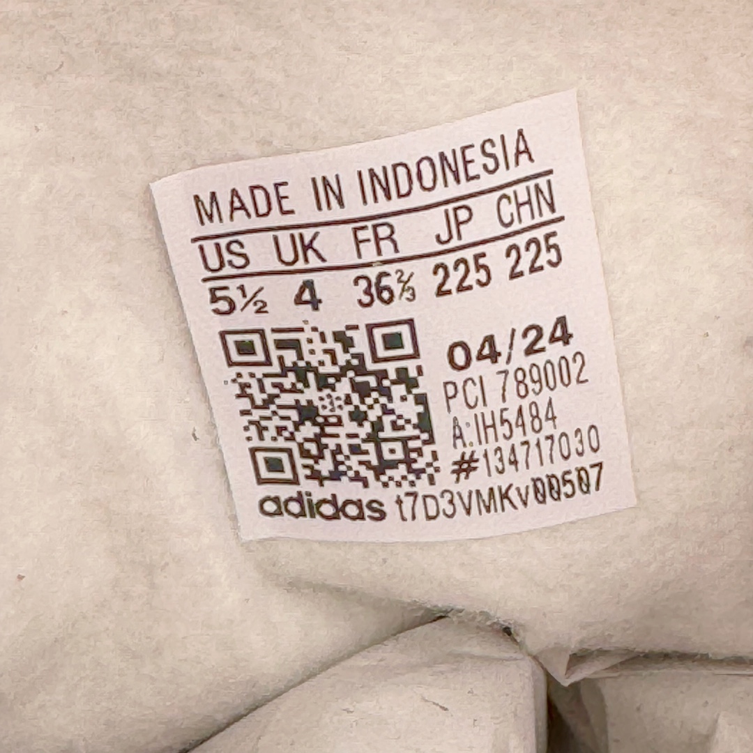 图片[12]-＃HP纯原 AD Original Gazelle Trainers 瞪羚室内鞋系列低帮复古百搭休闲运动德训风板鞋 粉白 IH5484 高端零售特供批次 原厂定制长毛翻毛皮组合环保纤维革鞋面材质 内置环保海玻璃鞋垫 外置RB橡胶大底 产品品控稳定性领先行业 原厂全套原楦原纸板冲刀磨具开发 原厂皮料加持 原厂港宝加持定型后跟R度完美 将复古进行到底 简约流畅 三十年不变经典 这款Gazelle运动鞋 无论面料、配色、质感或设计 都只在重现其1991年原款的经典 皮革鞋面 撞色三条纹和鞋跟标的设计 力求呈现90年代的经典复古风潮 Samba火热的同时 也带动了其它的复古鞋型 Gazelle便是其中一只 Gazelle Indoor拥有包边更宽的T字型鞋头 更好的保护运动员的前掌 浓浓的复古氛围感 非常适合现在流行的Cleanfit风格 尺码：35.5 36 36⅔ 37⅓ 38 38⅔ 39⅓ 40 40⅔ 41⅓ 42 42⅔ 43⅓ 44 44⅔ 45-选品中心