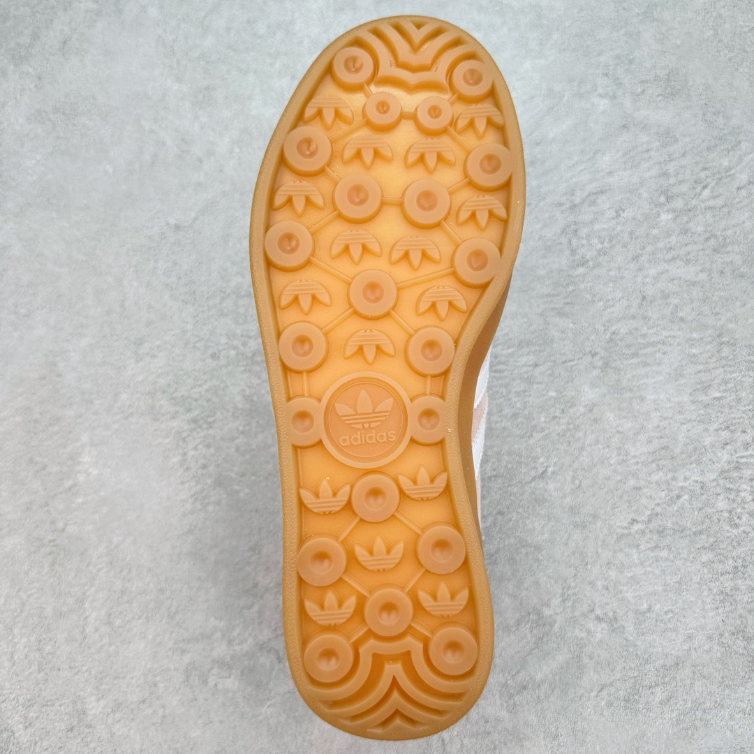 图片[9]-＃HP纯原 AD Original Gazelle Trainers 瞪羚室内鞋系列低帮复古百搭休闲运动德训风板鞋 粉白 IH5484 高端零售特供批次 原厂定制长毛翻毛皮组合环保纤维革鞋面材质 内置环保海玻璃鞋垫 外置RB橡胶大底 产品品控稳定性领先行业 原厂全套原楦原纸板冲刀磨具开发 原厂皮料加持 原厂港宝加持定型后跟R度完美 将复古进行到底 简约流畅 三十年不变经典 这款Gazelle运动鞋 无论面料、配色、质感或设计 都只在重现其1991年原款的经典 皮革鞋面 撞色三条纹和鞋跟标的设计 力求呈现90年代的经典复古风潮 Samba火热的同时 也带动了其它的复古鞋型 Gazelle便是其中一只 Gazelle Indoor拥有包边更宽的T字型鞋头 更好的保护运动员的前掌 浓浓的复古氛围感 非常适合现在流行的Cleanfit风格 尺码：35.5 36 36⅔ 37⅓ 38 38⅔ 39⅓ 40 40⅔ 41⅓ 42 42⅔ 43⅓ 44 44⅔ 45-选品中心