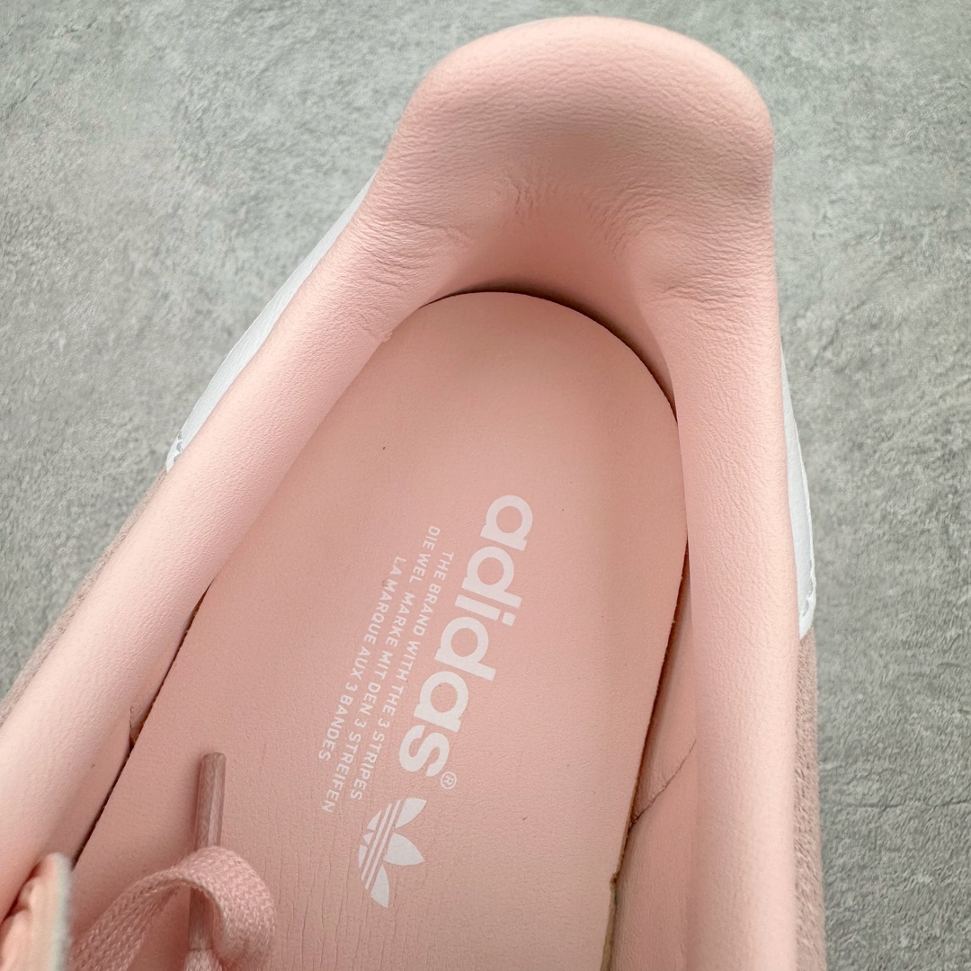 图片[15]-＃HP纯原 AD Original Gazelle Trainers 瞪羚室内鞋系列低帮复古百搭休闲运动德训风板鞋 粉白 IH5484 高端零售特供批次 原厂定制长毛翻毛皮组合环保纤维革鞋面材质 内置环保海玻璃鞋垫 外置RB橡胶大底 产品品控稳定性领先行业 原厂全套原楦原纸板冲刀磨具开发 原厂皮料加持 原厂港宝加持定型后跟R度完美 将复古进行到底 简约流畅 三十年不变经典 这款Gazelle运动鞋 无论面料、配色、质感或设计 都只在重现其1991年原款的经典 皮革鞋面 撞色三条纹和鞋跟标的设计 力求呈现90年代的经典复古风潮 Samba火热的同时 也带动了其它的复古鞋型 Gazelle便是其中一只 Gazelle Indoor拥有包边更宽的T字型鞋头 更好的保护运动员的前掌 浓浓的复古氛围感 非常适合现在流行的Cleanfit风格 尺码：35.5 36 36⅔ 37⅓ 38 38⅔ 39⅓ 40 40⅔ 41⅓ 42 42⅔ 43⅓ 44 44⅔ 45-选品中心