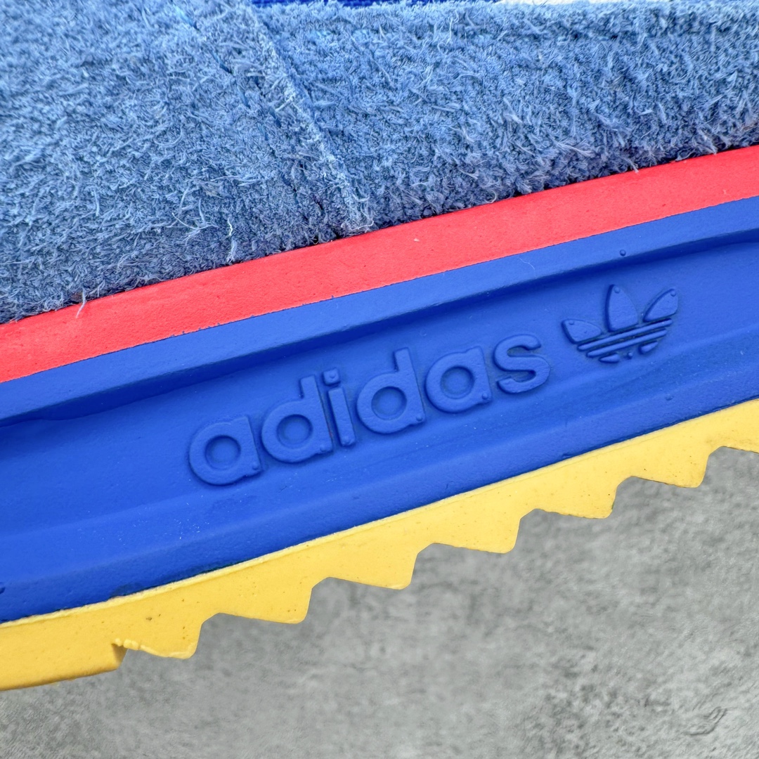 图片[16]-＃MF AD Wmns SL72 OG 系列德训足球风百搭低帮休闲运动板鞋 IG2132 Originals推出复古「T头鞋」造型的SL72鞋款复刻，有男女两款可选。男生款为SL72RS，鞋型挺立饱满，鞋底增加高度，采用麂皮与布面制作，符合复古氛围；女生款为SL72OGW，致敬经典款式，鞋身纤细，还原70年代设计，以绿色呈现，点缀金色细节。多款配色可选。「T 头鞋」这两年有多火大家见到了吧？明星、穿搭博主几乎人手一双，凭借复古味的外观，以及亲民的价格，同样成为了不少球鞋玩家日常上脚首选。近日 adidas Originals 将有「T 头鞋」造型的诞生于 1972 年的 SL72 鞋款复刻带回，各位买鞋又有新选择了。1972 年 SL72 问世后，引领了后来阿迪达斯的跑鞋发展方向，其中「SL」代表了 Super Light，彰显了产品轻便的特性。1972 年 SL72 问世后，引领了后来阿迪达斯的跑鞋发展方向，其中「SL」代表了 Super Light，彰显了产品轻便的特性。这次 adidas Originals 延续其轻质经典的基因，带来男女两款 SL72。男生款带来 SL72 RS 鞋型，RS 意为 Reshaped（重塑），鞋款在保留了经典的外观基础上，在尼龙材质里增加了填充物，使鞋型更加挺立和饱满，鞋头则更加圆润，鞋底的 EVA 材质则增加了鞋款的高度。女生款则带来 SL72 OG W 鞋型，OG 顾名思义则是致敬经典款式，相较于 RS（Reshaped）鞋款，鞋身更加纤细，其整体鞋身轮廓、线条、细节、材质上尊崇 70 年代 SL72 的设计，还原经典味道。尺码：36 36⅔ 37⅓ 38 38⅔ 39⅓ 40 40⅔ 41⅓ 42 42⅔ 43⅓ 44 44⅔ 45-选品中心