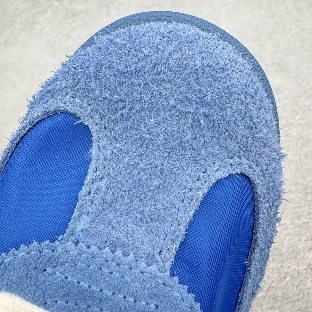 图片[13]-＃MF AD Wmns SL72 OG 系列德训足球风百搭低帮休闲运动板鞋 IG2132 Originals推出复古「T头鞋」造型的SL72鞋款复刻，有男女两款可选。男生款为SL72RS，鞋型挺立饱满，鞋底增加高度，采用麂皮与布面制作，符合复古氛围；女生款为SL72OGW，致敬经典款式，鞋身纤细，还原70年代设计，以绿色呈现，点缀金色细节。多款配色可选。「T 头鞋」这两年有多火大家见到了吧？明星、穿搭博主几乎人手一双，凭借复古味的外观，以及亲民的价格，同样成为了不少球鞋玩家日常上脚首选。近日 adidas Originals 将有「T 头鞋」造型的诞生于 1972 年的 SL72 鞋款复刻带回，各位买鞋又有新选择了。1972 年 SL72 问世后，引领了后来阿迪达斯的跑鞋发展方向，其中「SL」代表了 Super Light，彰显了产品轻便的特性。1972 年 SL72 问世后，引领了后来阿迪达斯的跑鞋发展方向，其中「SL」代表了 Super Light，彰显了产品轻便的特性。这次 adidas Originals 延续其轻质经典的基因，带来男女两款 SL72。男生款带来 SL72 RS 鞋型，RS 意为 Reshaped（重塑），鞋款在保留了经典的外观基础上，在尼龙材质里增加了填充物，使鞋型更加挺立和饱满，鞋头则更加圆润，鞋底的 EVA 材质则增加了鞋款的高度。女生款则带来 SL72 OG W 鞋型，OG 顾名思义则是致敬经典款式，相较于 RS（Reshaped）鞋款，鞋身更加纤细，其整体鞋身轮廓、线条、细节、材质上尊崇 70 年代 SL72 的设计，还原经典味道。尺码：36 36⅔ 37⅓ 38 38⅔ 39⅓ 40 40⅔ 41⅓ 42 42⅔ 43⅓ 44 44⅔ 45-选品中心