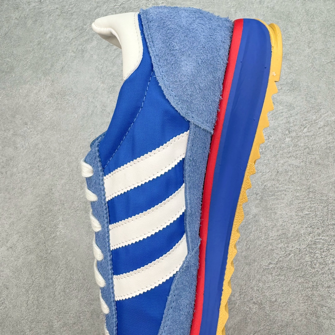 图片[7]-＃MF AD Wmns SL72 OG 系列德训足球风百搭低帮休闲运动板鞋 IG2132 Originals推出复古「T头鞋」造型的SL72鞋款复刻，有男女两款可选。男生款为SL72RS，鞋型挺立饱满，鞋底增加高度，采用麂皮与布面制作，符合复古氛围；女生款为SL72OGW，致敬经典款式，鞋身纤细，还原70年代设计，以绿色呈现，点缀金色细节。多款配色可选。「T 头鞋」这两年有多火大家见到了吧？明星、穿搭博主几乎人手一双，凭借复古味的外观，以及亲民的价格，同样成为了不少球鞋玩家日常上脚首选。近日 adidas Originals 将有「T 头鞋」造型的诞生于 1972 年的 SL72 鞋款复刻带回，各位买鞋又有新选择了。1972 年 SL72 问世后，引领了后来阿迪达斯的跑鞋发展方向，其中「SL」代表了 Super Light，彰显了产品轻便的特性。1972 年 SL72 问世后，引领了后来阿迪达斯的跑鞋发展方向，其中「SL」代表了 Super Light，彰显了产品轻便的特性。这次 adidas Originals 延续其轻质经典的基因，带来男女两款 SL72。男生款带来 SL72 RS 鞋型，RS 意为 Reshaped（重塑），鞋款在保留了经典的外观基础上，在尼龙材质里增加了填充物，使鞋型更加挺立和饱满，鞋头则更加圆润，鞋底的 EVA 材质则增加了鞋款的高度。女生款则带来 SL72 OG W 鞋型，OG 顾名思义则是致敬经典款式，相较于 RS（Reshaped）鞋款，鞋身更加纤细，其整体鞋身轮廓、线条、细节、材质上尊崇 70 年代 SL72 的设计，还原经典味道。尺码：36 36⅔ 37⅓ 38 38⅔ 39⅓ 40 40⅔ 41⅓ 42 42⅔ 43⅓ 44 44⅔ 45-选品中心