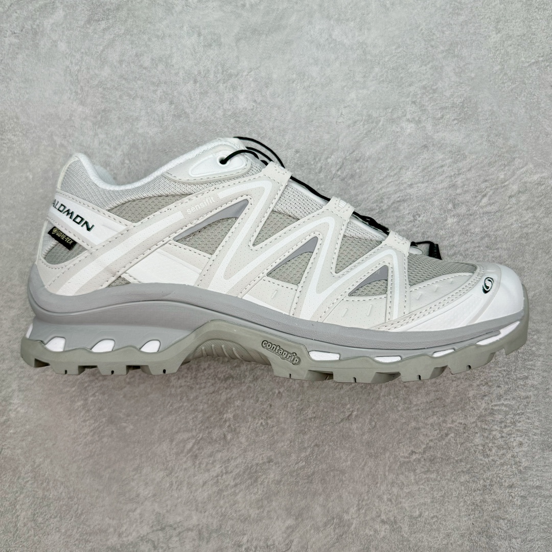 ＃X版 Salomon XT-QUEST ADV 萨洛蒙潮流越野机能户外功能鞋 纯原外贸平台特供订单 耗时半年巨作 全套原纸板楦头开发 原厂特供网布配套加持 确保原汁原味 完美呈现版型 原档数据独家私模五层组合大底 男女鞋同步官方开发至46.5 原装Ortholite轻量化鞋垫 中底布带钢印编号 原厂TPU锁扣 进口港宝加持 后跟自然饱满 还原公司包裹性 基于 SALOMON 初代 XT 鞋身造型并搭载 4D ADVANCED CHASSIS™ 大底打造而成 为这款 XT-QUEST 带来了多项足部控制与保护等功能性 如在运动过程中控制左右晃动的过程而提高稳定性、改善长途越野过程中足中到足尖的过渡、提高感知岩石的精确度以抵抗尖锐物体对脚底的伤害以及采用动态缓冲来增强穿着舒适感 从而减轻疲劳感 使 XT-QUEST 成为一双舒适且安全的户外之履 尺码：36 36.5 37.5 38 38.5 39 40 40.5 41 42 42.5 43 44 44.5 45 46 46.5-选品中心