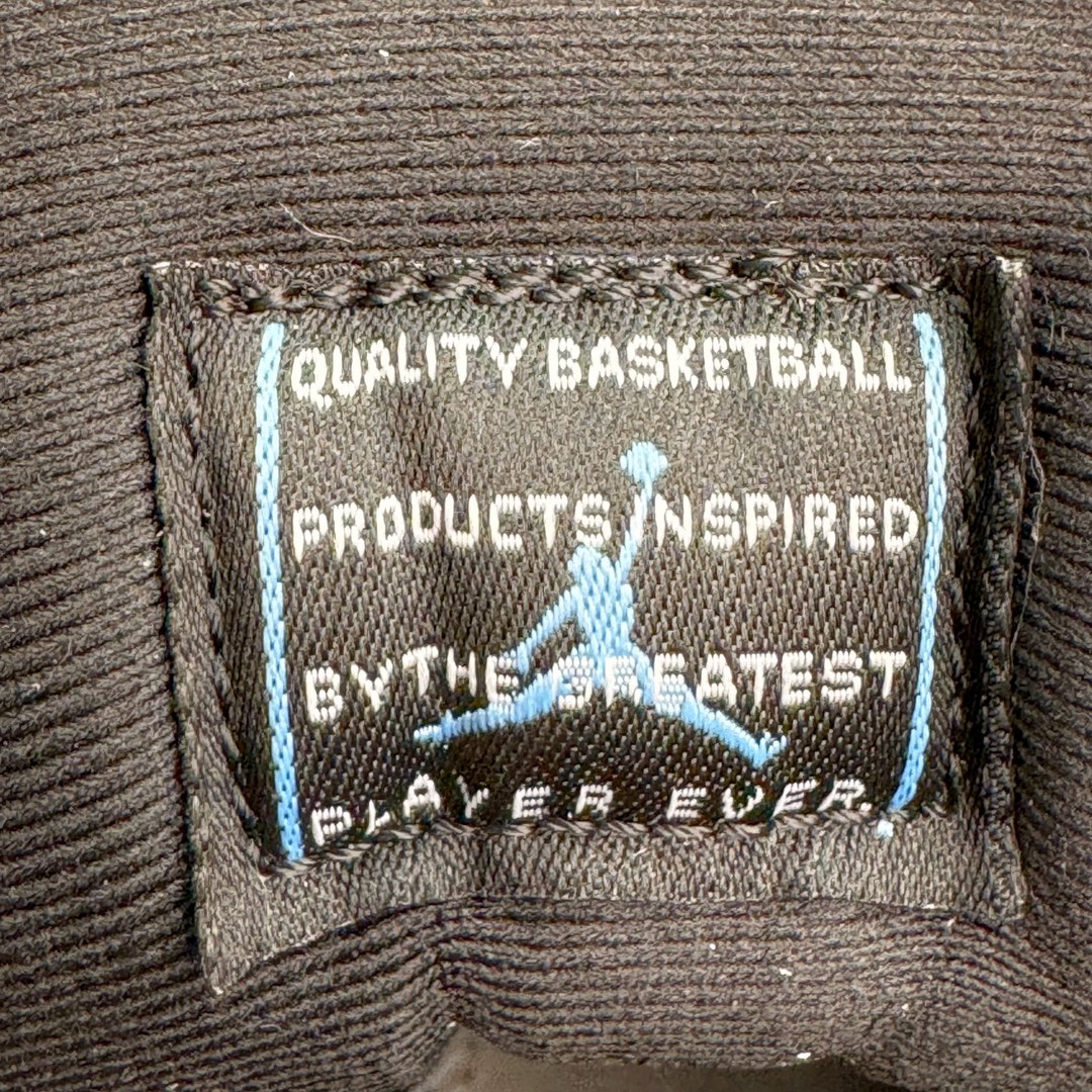 图片[21]-＃KZ神版 Jordan Air Jordan AJ11 \\\”Legend Blue\\\”高帮系列 复刻传奇蓝2024 CT8012-104 市场中端王者 耗时半年巨作 全套原纸板楦头开发 确保原汁原味 完美呈现11代版型 此版本只针对中端市场 皮料材质有所更替 其他数据细节工艺流程均保持一致绝不口嗨 细节品控鞋型随意秒杀市面3XX 原楦原档案数据开模打造 原厂中底拉帮钢印 原厂进口漆皮 防冻不开裂 原装鞋撑 水晶大底正确色度色泽 原楦原数据刺绣 原厂车缝走线及对位 毫厘不差 飞人logo采用原数据电脑刺绣 原装正品碳纤维真实碳板 增强抗扭 原内标 原盒标 正确官方原盒 防氧化水晶外底 原厂配套全掌solo气垫 进口港宝加持 后跟自然饱满 全鞋荧光划线卡点 追求极致完美 每一双都是工艺品 多重QC质检 超越公司货的品控标准 实实在在的免检产品 尺码：36 36.5 37.5 38 38.5 39 40 40.5 41 42 42.5 43 44 44.5 45 46 47.5-选品中心