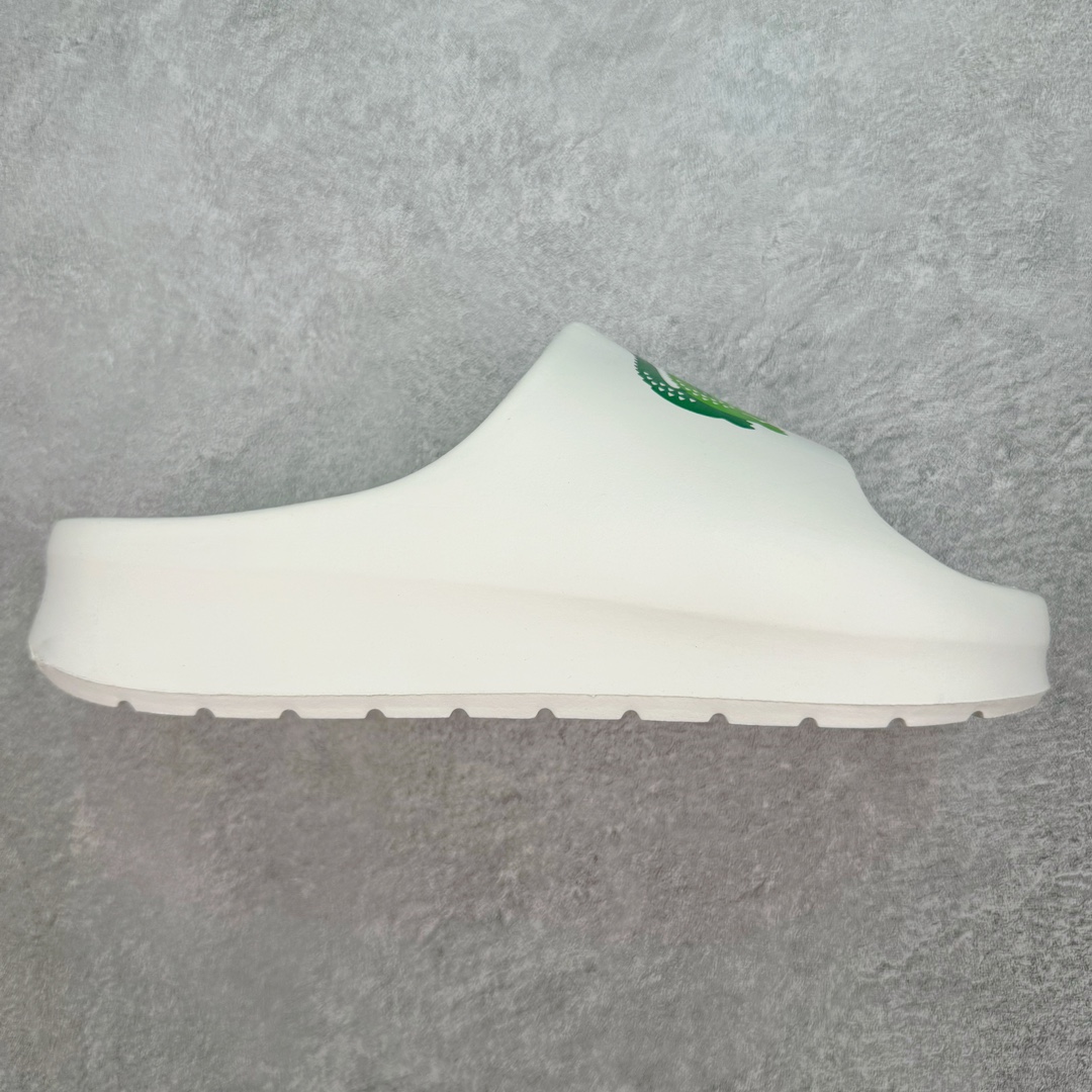 LACOSTE法国鳄鱼圆头套脚 EVA 防磨一字拖鞋 LACOSTE来自法国，笃信：“生命之旅，因动而美”。自1933年第一件POLO衫诞生以来，LACOSTE一直凭借其纯正的网球血统传递着轻松优雅的价值观。LACOSTE 风格源于体育运动的优雅风范，既可以在球场上穿着，也适合日常生活的优雅服装—源自体育运动的优雅风范，绝对现代的时尚形象。LACOSTE为时尚风格与舒适之感而不断创新。尺码：36/45-选品中心