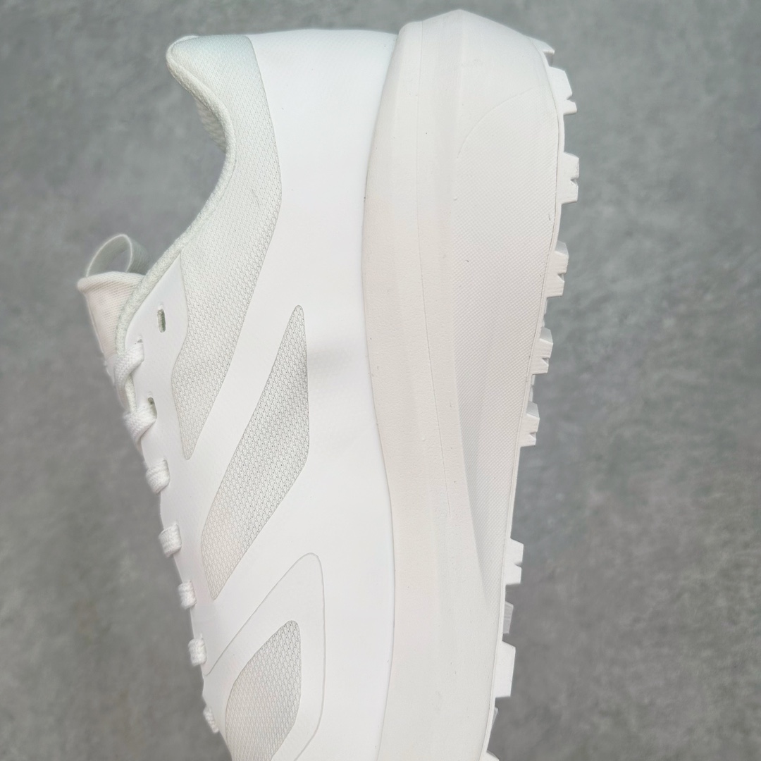 图片[7]-＃纯原 加拿大品牌 始祖鸟·Arc\’teryx Norvan LD 3 GTX Trail 北温哥华三代系列长距离越野徒步户外运动跑鞋 ARC\’TERYX始祖鸟，户外运动产品的天花板品牌，2017年发布第一款越野跑鞋NORVAN VT，始祖鸟的越野跑鞋分为三个系列，分别是：VT（Vertical Terrain垂直地形）、LD（Long Distance长距离）、SL（Super Light超轻），发展到今日已经更新到了第三代产品，而NORVAN的命名源于北温哥华（North Vancouver）代表高性能越野跑系统。在2018年我测评了始祖鸟第一代长距离越野跑鞋NORVAN LD，而这次测评的，正是该系列的第三代产品NORVAN LD 3，它与初代相比可以说是脱胎换骨的改变。在整体外观方面，NORVAN LD 3保持了ARC\’TERYX始祖鸟一贯的设计风格，配色一如既往的“素”，使用纯色营造出高级感。鞋面采用单层网孔Cordura®鞋面，与初代的紧密编织鞋面相比透气性能更好，鞋面热压了TPU薄膜支撑鞋面，得益于靠近中底整圈的热压TPU，使NORVAN LD 3的涉水深度更深。NORVAN LD 3帮面一体成型，只在跟杯正中进行缝合，跟杯有硬质港宝，能有效支撑和锁定足跟，足跟外侧印刷了ARC\’TERYX始祖鸟LOGO。鞋头多层防踢设计保护脚趾，避免脚趾踢到尖利的岩石导致受伤。尺码：36 36.5 37.5 38 38.5 39 40 40.5 41 42 42.5 43 44 44.5 45 46-选品中心