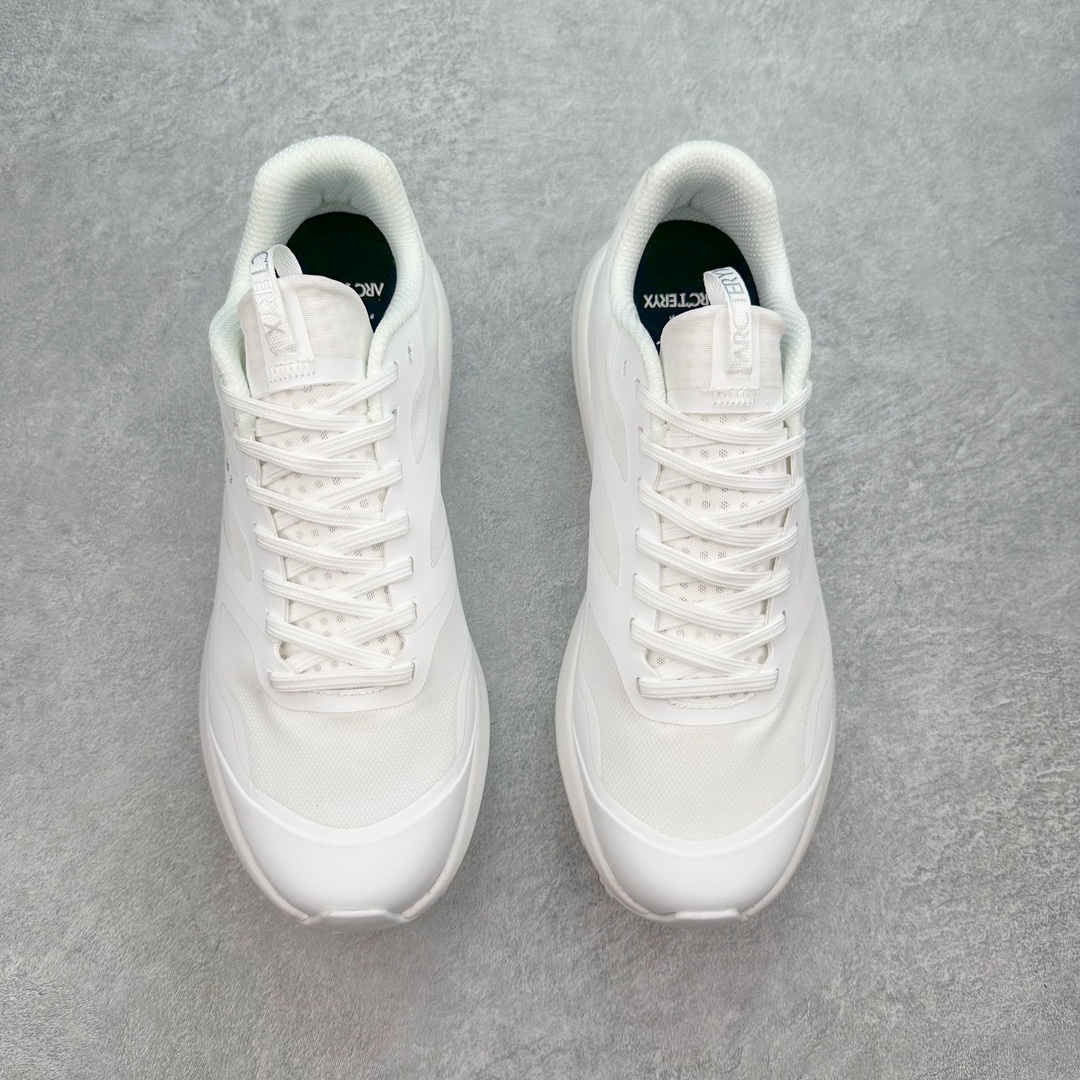 图片[2]-＃纯原 加拿大品牌 始祖鸟·Arc\’teryx Norvan LD 3 GTX Trail 北温哥华三代系列长距离越野徒步户外运动跑鞋 ARC\’TERYX始祖鸟，户外运动产品的天花板品牌，2017年发布第一款越野跑鞋NORVAN VT，始祖鸟的越野跑鞋分为三个系列，分别是：VT（Vertical Terrain垂直地形）、LD（Long Distance长距离）、SL（Super Light超轻），发展到今日已经更新到了第三代产品，而NORVAN的命名源于北温哥华（North Vancouver）代表高性能越野跑系统。在2018年我测评了始祖鸟第一代长距离越野跑鞋NORVAN LD，而这次测评的，正是该系列的第三代产品NORVAN LD 3，它与初代相比可以说是脱胎换骨的改变。在整体外观方面，NORVAN LD 3保持了ARC\’TERYX始祖鸟一贯的设计风格，配色一如既往的“素”，使用纯色营造出高级感。鞋面采用单层网孔Cordura®鞋面，与初代的紧密编织鞋面相比透气性能更好，鞋面热压了TPU薄膜支撑鞋面，得益于靠近中底整圈的热压TPU，使NORVAN LD 3的涉水深度更深。NORVAN LD 3帮面一体成型，只在跟杯正中进行缝合，跟杯有硬质港宝，能有效支撑和锁定足跟，足跟外侧印刷了ARC\’TERYX始祖鸟LOGO。鞋头多层防踢设计保护脚趾，避免脚趾踢到尖利的岩石导致受伤。尺码：36 36.5 37.5 38 38.5 39 40 40.5 41 42 42.5 43 44 44.5 45 46-选品中心