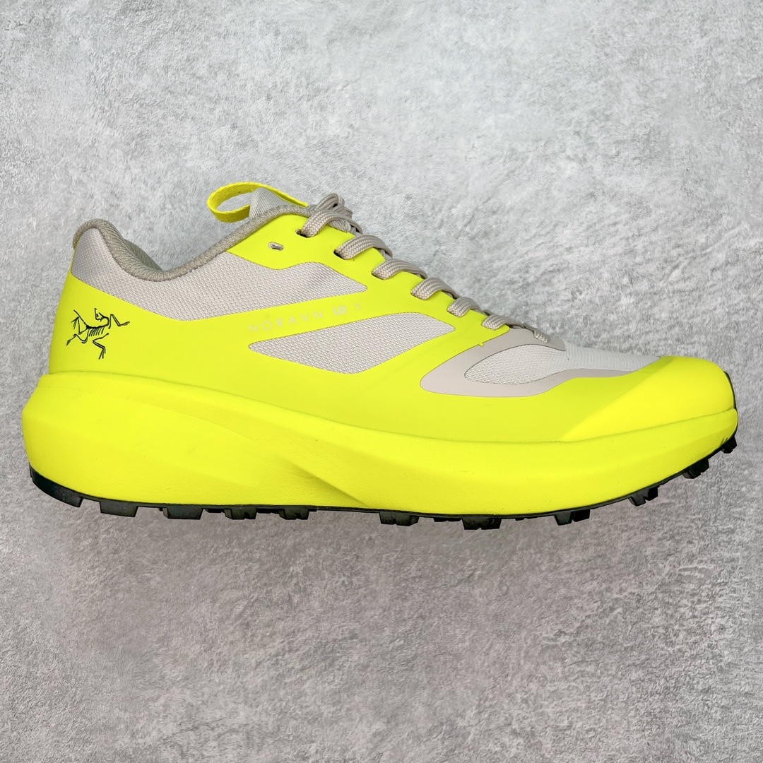 图片[3]-＃纯原 加拿大品牌 始祖鸟·Arc\’teryx Norvan LD 3 GTX Trail 北温哥华三代系列长距离越野徒步户外运动跑鞋 ARC\’TERYX始祖鸟，户外运动产品的天花板品牌，2017年发布第一款越野跑鞋NORVAN VT，始祖鸟的越野跑鞋分为三个系列，分别是：VT（Vertical Terrain垂直地形）、LD（Long Distance长距离）、SL（Super Light超轻），发展到今日已经更新到了第三代产品，而NORVAN的命名源于北温哥华（North Vancouver）代表高性能越野跑系统。在2018年我测评了始祖鸟第一代长距离越野跑鞋NORVAN LD，而这次测评的，正是该系列的第三代产品NORVAN LD 3，它与初代相比可以说是脱胎换骨的改变。在整体外观方面，NORVAN LD 3保持了ARC\’TERYX始祖鸟一贯的设计风格，配色一如既往的“素”，使用纯色营造出高级感。鞋面采用单层网孔Cordura®鞋面，与初代的紧密编织鞋面相比透气性能更好，鞋面热压了TPU薄膜支撑鞋面，得益于靠近中底整圈的热压TPU，使NORVAN LD 3的涉水深度更深。NORVAN LD 3帮面一体成型，只在跟杯正中进行缝合，跟杯有硬质港宝，能有效支撑和锁定足跟，足跟外侧印刷了ARC\’TERYX始祖鸟LOGO。鞋头多层防踢设计保护脚趾，避免脚趾踢到尖利的岩石导致受伤。尺码：36 36.5 37.5 38 38.5 39 40 40.5 41 42 42.5 43 44 44.5 45 46-选品中心