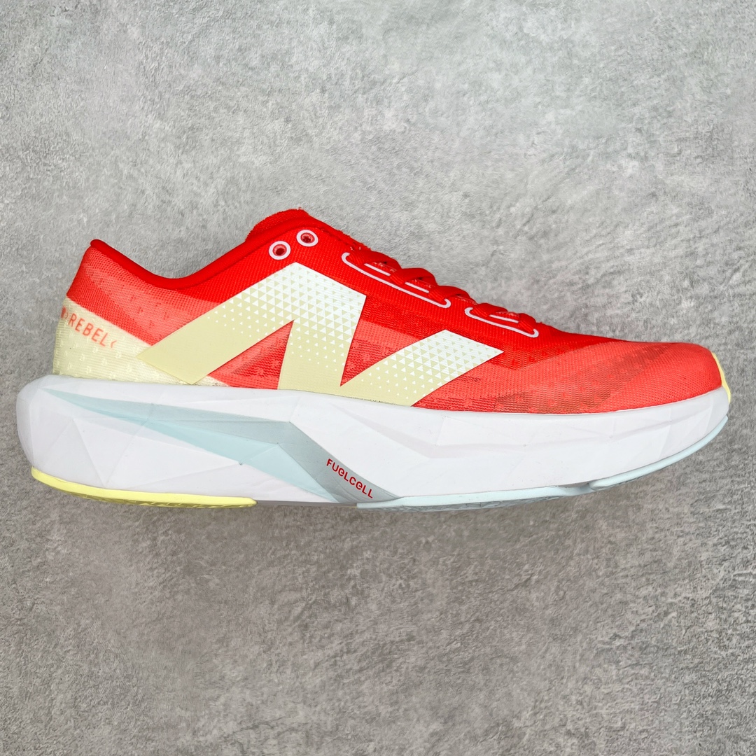 ＃C版 NEW BALANCE Rebel FuelCell Rebel V4 舒适时尚织物减震耐磨低帮马拉松轻量化跑步鞋 NB新百伦于 2019 年夏天首次发布了 Rebel 在制鞋业仍在向强调能量回报的弹力泡沫转变的时候 Rebel 确实是一个叛逆者 快进到 2024 年 Rebel v4 承诺通过重新配制的中底化合物和更高的堆叠高度提供更轻、更有弹性的跑步体验 就像New Balance SC Elite v4一样 Rebel v4 提供了完全重新设计的中底化合物 最新的混合物将 New Balance 专有的 FuelCell 泡沫（TPU 和 EVA 的混合物）与 PEBA 泡沫相结合 带来更弹跳的跑步体验 PEBA是一种超轻 高性能的泡沫 通常出现在镀碳超级鞋中 New Balance Rebel v4、ASICS Novablast 4和Brooks Hyperion Max都是精力充沛的无电镀运动鞋 在速度锻炼和快节奏中大放异彩 这三款鞋都依靠它们的中底泡沫和轻微的摇杆形状来创造一种向前滚动的感觉 而且虽然这些鞋子在堆叠高度和重量方面各不相同 但它们提供了相似的软硬比例 有足够的流行力来加快步伐 尺码：36 37 37.5 38 38.5 39.5 40 40.5 41.5 42 42.5 43 44 45-选品中心