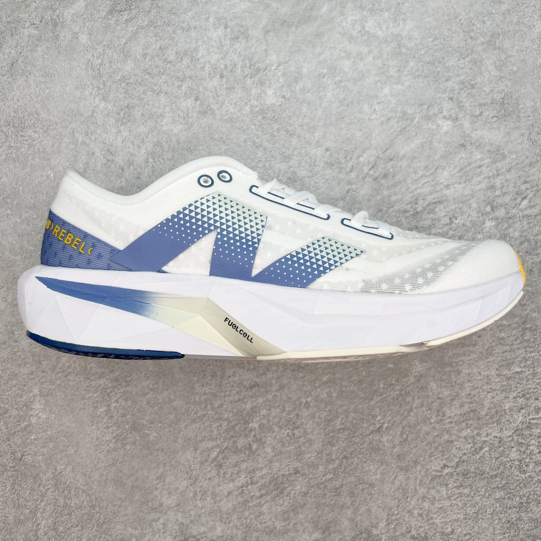 ＃C版 NEW BALANCE Rebel FuelCell Rebel V4 舒适时尚织物减震耐磨低帮马拉松轻量化跑步鞋 NB新百伦于 2019 年夏天首次发布了 Rebel 在制鞋业仍在向强调能量回报的弹力泡沫转变的时候 Rebel 确实是一个叛逆者 快进到 2024 年 Rebel v4 承诺通过重新配制的中底化合物和更高的堆叠高度提供更轻、更有弹性的跑步体验 就像New Balance SC Elite v4一样 Rebel v4 提供了完全重新设计的中底化合物 最新的混合物将 New Balance 专有的 FuelCell 泡沫（TPU 和 EVA 的混合物）与 PEBA 泡沫相结合 带来更弹跳的跑步体验 PEBA是一种超轻 高性能的泡沫 通常出现在镀碳超级鞋中 New Balance Rebel v4、ASICS Novablast 4和Brooks Hyperion Max都是精力充沛的无电镀运动鞋 在速度锻炼和快节奏中大放异彩 这三款鞋都依靠它们的中底泡沫和轻微的摇杆形状来创造一种向前滚动的感觉 而且虽然这些鞋子在堆叠高度和重量方面各不相同 但它们提供了相似的软硬比例 有足够的流行力来加快步伐 尺码：36 37 37.5 38 38.5 39.5 40 40.5 41.5 42 42.5 43 44 45-选品中心