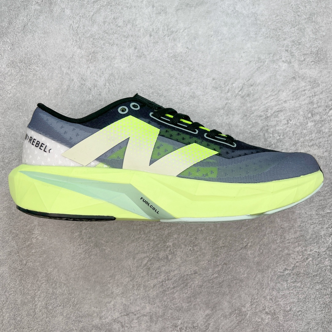 图片[6]-＃C版 NEW BALANCE Rebel FuelCell Rebel V4 舒适时尚织物减震耐磨低帮马拉松轻量化跑步鞋 NB新百伦于 2019 年夏天首次发布了 Rebel 在制鞋业仍在向强调能量回报的弹力泡沫转变的时候 Rebel 确实是一个叛逆者 快进到 2024 年 Rebel v4 承诺通过重新配制的中底化合物和更高的堆叠高度提供更轻、更有弹性的跑步体验 就像New Balance SC Elite v4一样 Rebel v4 提供了完全重新设计的中底化合物 最新的混合物将 New Balance 专有的 FuelCell 泡沫（TPU 和 EVA 的混合物）与 PEBA 泡沫相结合 带来更弹跳的跑步体验 PEBA是一种超轻 高性能的泡沫 通常出现在镀碳超级鞋中 New Balance Rebel v4、ASICS Novablast 4和Brooks Hyperion Max都是精力充沛的无电镀运动鞋 在速度锻炼和快节奏中大放异彩 这三款鞋都依靠它们的中底泡沫和轻微的摇杆形状来创造一种向前滚动的感觉 而且虽然这些鞋子在堆叠高度和重量方面各不相同 但它们提供了相似的软硬比例 有足够的流行力来加快步伐 尺码：36 37 37.5 38 38.5 39.5 40 40.5 41.5 42 42.5 43 44 45-选品中心