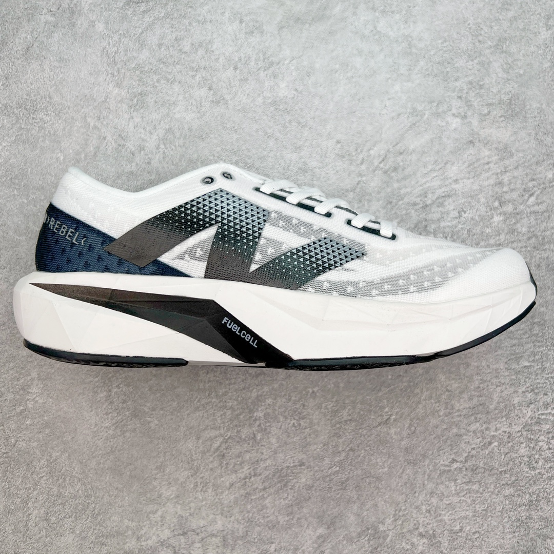 图片[2]-＃C版 NEW BALANCE Rebel FuelCell Rebel V4 舒适时尚织物减震耐磨低帮马拉松轻量化跑步鞋 NB新百伦于 2019 年夏天首次发布了 Rebel 在制鞋业仍在向强调能量回报的弹力泡沫转变的时候 Rebel 确实是一个叛逆者 快进到 2024 年 Rebel v4 承诺通过重新配制的中底化合物和更高的堆叠高度提供更轻、更有弹性的跑步体验 就像New Balance SC Elite v4一样 Rebel v4 提供了完全重新设计的中底化合物 最新的混合物将 New Balance 专有的 FuelCell 泡沫（TPU 和 EVA 的混合物）与 PEBA 泡沫相结合 带来更弹跳的跑步体验 PEBA是一种超轻 高性能的泡沫 通常出现在镀碳超级鞋中 New Balance Rebel v4、ASICS Novablast 4和Brooks Hyperion Max都是精力充沛的无电镀运动鞋 在速度锻炼和快节奏中大放异彩 这三款鞋都依靠它们的中底泡沫和轻微的摇杆形状来创造一种向前滚动的感觉 而且虽然这些鞋子在堆叠高度和重量方面各不相同 但它们提供了相似的软硬比例 有足够的流行力来加快步伐 尺码：36 37 37.5 38 38.5 39.5 40 40.5 41.5 42 42.5 43 44 45-选品中心
