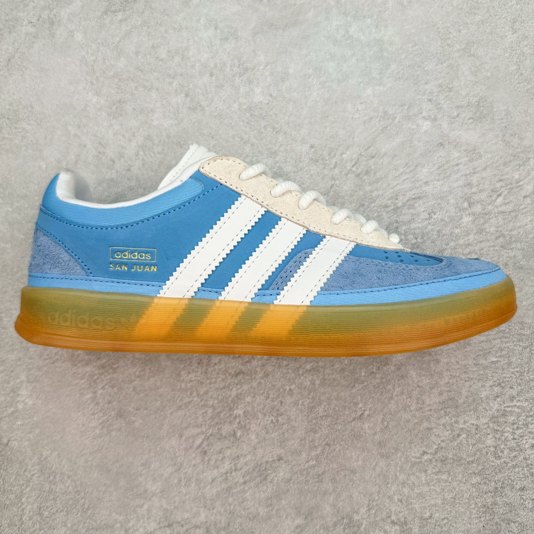 ＃HP纯原 坏痞兔Bad Bunny x AD Gazelle Indoor Trainers \\\”Benito\\\”羚羊内训系列低帮复古百搭休闲运动德训风板鞋“联名白蓝变形鞋头”IF9734 Bad Bunny本人在杂志拍摄时率先上脚带一波节奏，emm，手上拿的杂志封面还是Kylie，看来前女友和布克重新约会，这位哥也还是没放下啊…回到鞋款本身，整体选择了简约的黑白皮革搭配浅灰色长绒麂皮材质，最后以半透明生胶大底收尾，质感在线。不同于以往联名的调色盘操作，Bad Bunny对Gazelle indoor进行了加宽加厚处理，以及鞋头变形的设计，带来全新的歪头面包鞋型Gazelle。此外，鞋款标签直接呈现在后跟处，鞋侧adidas标识下方还加入了\\\”benito\\\”字样，辨识度拉满。 尺码：35 36 36⅔ 37⅓ 38 38⅔ 39⅓ 40 40⅔ 41⅓ 42 42⅔ 43⅓ 44 44⅔ 45-选品中心