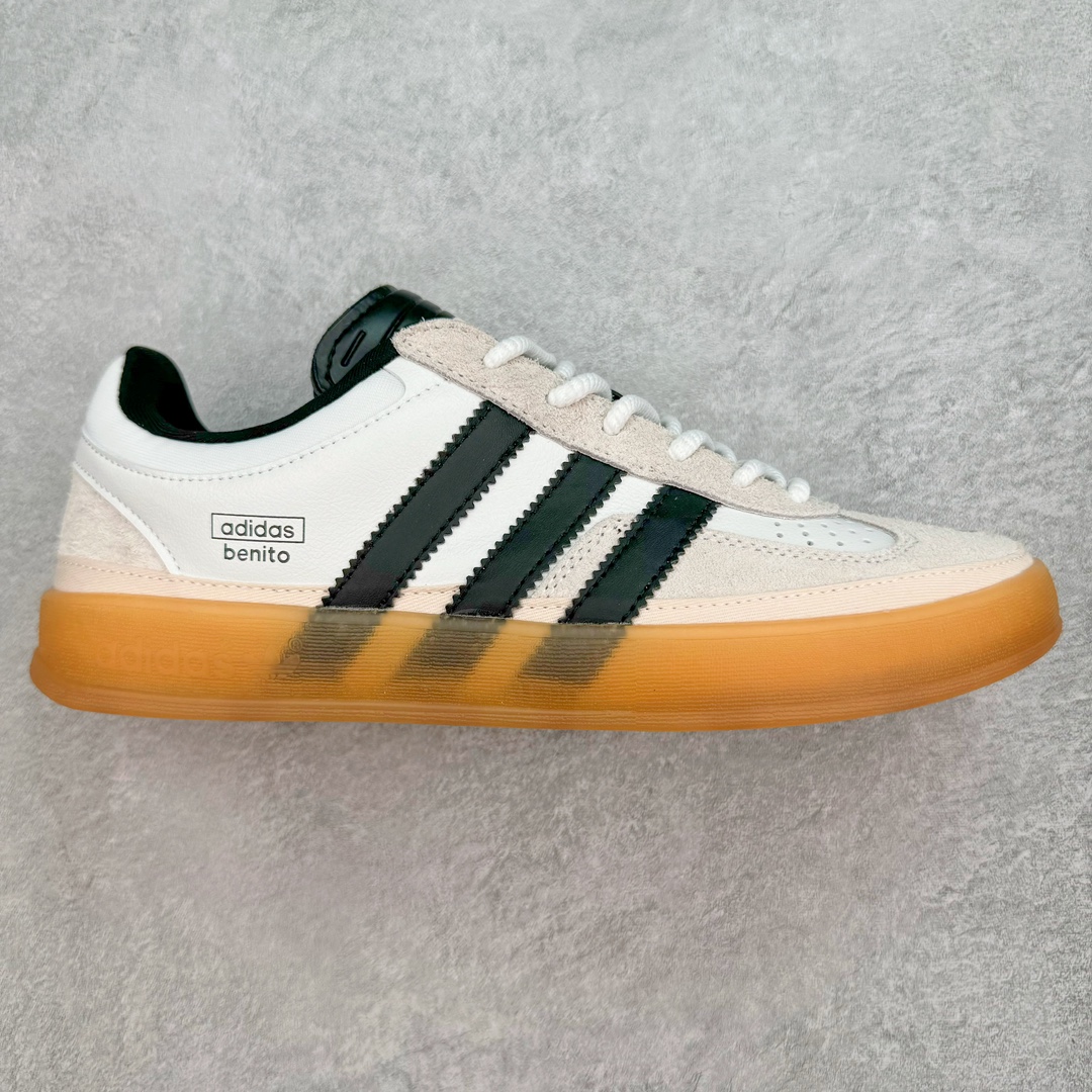 ＃HP纯原 坏痞兔Bad Bunny x AD Gazelle Indoor Trainers \\\”Benito\\\”羚羊内训系列低帮复古百搭休闲运动德训风板鞋“联名白黑变形鞋头”IF9735 Bad Bunny本人在杂志拍摄时率先上脚带一波节奏，emm，手上拿的杂志封面还是Kylie，看来前女友和布克重新约会，这位哥也还是没放下啊…回到鞋款本身，整体选择了简约的黑白皮革搭配浅灰色长绒麂皮材质，最后以半透明生胶大底收尾，质感在线。不同于以往联名的调色盘操作，Bad Bunny对Gazelle indoor进行了加宽加厚处理，以及鞋头变形的设计，带来全新的歪头面包鞋型Gazelle。此外，鞋款标签直接呈现在后跟处，鞋侧adidas标识下方还加入了\\\”benito\\\”字样，辨识度拉满。 尺码：35 36 36⅔ 37⅓ 38 38⅔ 39⅓ 40 40⅔ 41⅓ 42 42⅔ 43⅓ 44 44⅔ 45-选品中心