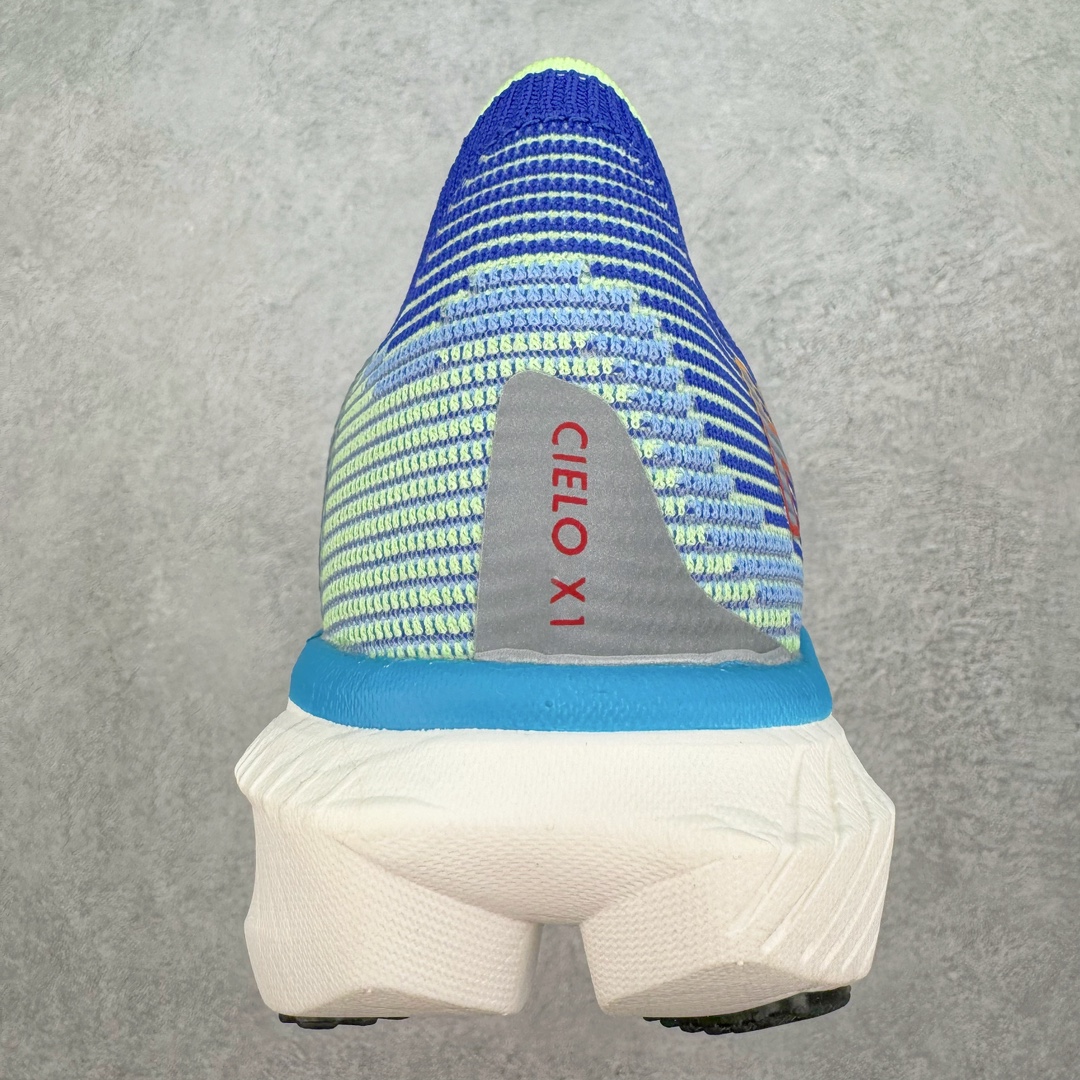 图片[8]-Hoka One One Cielo X 1 Low 天空X1代系列低帮厚底轻量休闲运动慢跑鞋 无论某家鞋厂新品一旦发售，在这之前都会会迎来多方面宣传推荐，近期HOKA推出了一款针对于精英跑者穿着的竞速跑鞋CIELO X1，却反其道而行之发起了跑者劝退挑战。何言劝退？简单来说，就是你没有一定的跑步能力与它适配，不要穿它！HOKA称 CIELO X1 是迄今为止路跑产品矩阵中能量反馈“最”强的新一代竞速跑鞋，以厚底缓震为制鞋核心，致力于助推精英跑者不断超越迈向速度巅峰，HOKA希望跑者能够安全开跑，跑得更稳、更远、更长久。HOKA CIELO X1 的命名来源，Cielo 在西班牙语中意为“天空”，X指的是带有碳纤维板的鞋子，你可以这么理解：这是一款能够带你快到飞起的竞速碳板跑鞋。外观整合HOKA 顶尖碳板技术、中底泡棉科技和几何学，设计符合自然步态的不对称鞋面和鞋底结构，专为精英跑者打造。以工程针织鞋面为基底，炫彩织纹和亮面薄膜更显未来科技感；不对称针织鞋舌设计搭配双空穿带设计的再生聚酯鞋带，可更好包裹双脚，穿脱更能一体化。后跟内侧设置加厚泡棉，整体楦型包覆贴合，不用担心磨脚后跟的问题同时也能更好地强化足跟杯稳定度。中底使用双层超临界PEBA泡棉，脚感更显软弹，内嵌HOKA全新翼状碳纤维板，让跑者在奔跑的同时就像踩在棉花一般柔软但因为强劲碳板的作用又能很快的跳起来，实现高效的动能回收。尺码：36 36.5 37.5 38 38.5 39 40 40.5 41 42 42.5 43 44 44.5 45-选品中心