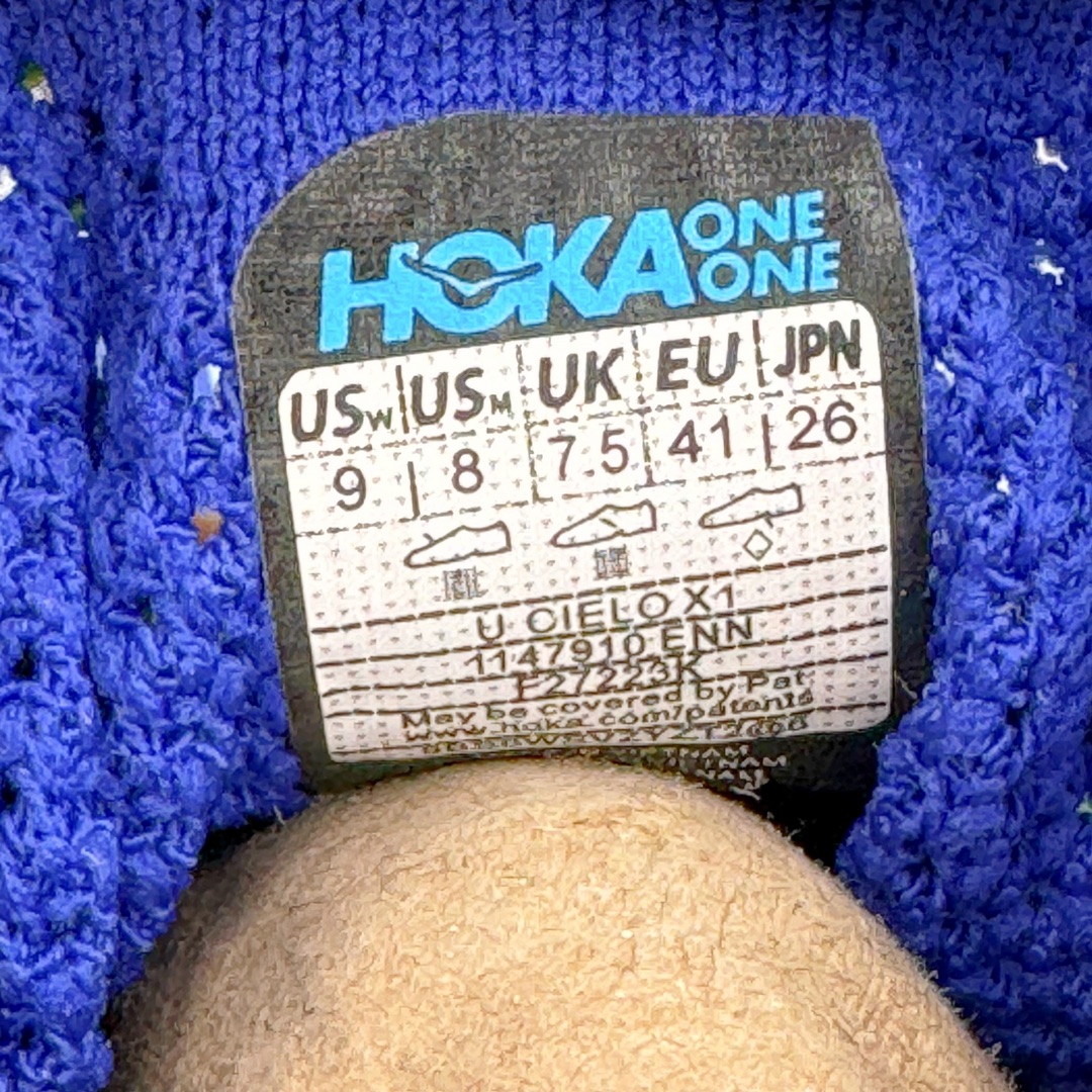 图片[10]-Hoka One One Cielo X 1 Low 天空X1代系列低帮厚底轻量休闲运动慢跑鞋 无论某家鞋厂新品一旦发售，在这之前都会会迎来多方面宣传推荐，近期HOKA推出了一款针对于精英跑者穿着的竞速跑鞋CIELO X1，却反其道而行之发起了跑者劝退挑战。何言劝退？简单来说，就是你没有一定的跑步能力与它适配，不要穿它！HOKA称 CIELO X1 是迄今为止路跑产品矩阵中能量反馈“最”强的新一代竞速跑鞋，以厚底缓震为制鞋核心，致力于助推精英跑者不断超越迈向速度巅峰，HOKA希望跑者能够安全开跑，跑得更稳、更远、更长久。HOKA CIELO X1 的命名来源，Cielo 在西班牙语中意为“天空”，X指的是带有碳纤维板的鞋子，你可以这么理解：这是一款能够带你快到飞起的竞速碳板跑鞋。外观整合HOKA 顶尖碳板技术、中底泡棉科技和几何学，设计符合自然步态的不对称鞋面和鞋底结构，专为精英跑者打造。以工程针织鞋面为基底，炫彩织纹和亮面薄膜更显未来科技感；不对称针织鞋舌设计搭配双空穿带设计的再生聚酯鞋带，可更好包裹双脚，穿脱更能一体化。后跟内侧设置加厚泡棉，整体楦型包覆贴合，不用担心磨脚后跟的问题同时也能更好地强化足跟杯稳定度。中底使用双层超临界PEBA泡棉，脚感更显软弹，内嵌HOKA全新翼状碳纤维板，让跑者在奔跑的同时就像踩在棉花一般柔软但因为强劲碳板的作用又能很快的跳起来，实现高效的动能回收。尺码：36 36.5 37.5 38 38.5 39 40 40.5 41 42 42.5 43 44 44.5 45-选品中心