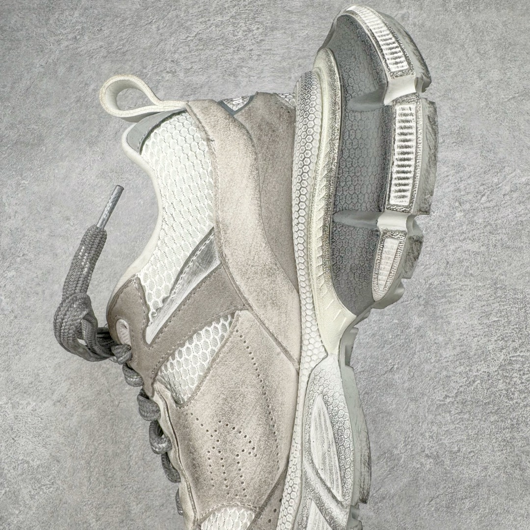 图片[7]-＃XA BALENCIAGA 3XL Sneakers 巴黎世家十代网布系带低帮走秀复古老爹鞋 全套原纸板楦头开发 最原汁原味的灵魂版型 全鞋荧光划线卡点 胶水把控整洁度追求极致完美 每一双都是工艺品 多重QC质检 超越公司货的品控标准 实实在在的免检产品 原盒原配 正确字体电绣 粗细、位置、大小正确 侧边TPU 透气孔匹配意产原版 正确分离大底 TPU软底 原版一致大底LOGO 立体感十足 原厂皮料水洗做旧 采购原厂网纱 不含皮革 网布材料和聚氨酯 磨损效果 鞋头边缘和后帮 Balenciaga 徽标 鞋面和后跟凸印尺码 鞋舌 3XL 橡胶品牌标识和反光细节 鞋帮拉袢和鞋舌拉祥 配反光细节 备用鞋带在鞋履前侧 可在穿着前取下 便于不同造型搭配 正常尺码 尺码：35 36 37 38 39 40 41 42 43 44 45 46-选品中心