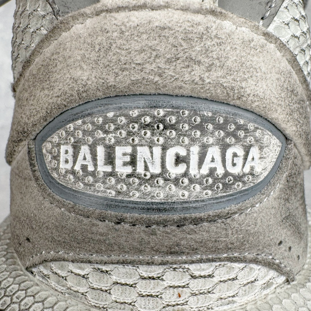 图片[13]-＃XA BALENCIAGA 3XL Sneakers 巴黎世家十代网布系带低帮走秀复古老爹鞋 全套原纸板楦头开发 最原汁原味的灵魂版型 全鞋荧光划线卡点 胶水把控整洁度追求极致完美 每一双都是工艺品 多重QC质检 超越公司货的品控标准 实实在在的免检产品 原盒原配 正确字体电绣 粗细、位置、大小正确 侧边TPU 透气孔匹配意产原版 正确分离大底 TPU软底 原版一致大底LOGO 立体感十足 原厂皮料水洗做旧 采购原厂网纱 不含皮革 网布材料和聚氨酯 磨损效果 鞋头边缘和后帮 Balenciaga 徽标 鞋面和后跟凸印尺码 鞋舌 3XL 橡胶品牌标识和反光细节 鞋帮拉袢和鞋舌拉祥 配反光细节 备用鞋带在鞋履前侧 可在穿着前取下 便于不同造型搭配 正常尺码 尺码：35 36 37 38 39 40 41 42 43 44 45 46-选品中心