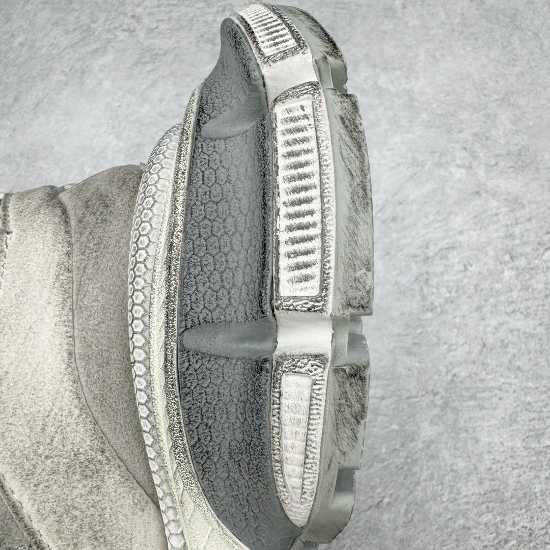 图片[14]-＃XA BALENCIAGA 3XL Sneakers 巴黎世家十代网布系带低帮走秀复古老爹鞋 全套原纸板楦头开发 最原汁原味的灵魂版型 全鞋荧光划线卡点 胶水把控整洁度追求极致完美 每一双都是工艺品 多重QC质检 超越公司货的品控标准 实实在在的免检产品 原盒原配 正确字体电绣 粗细、位置、大小正确 侧边TPU 透气孔匹配意产原版 正确分离大底 TPU软底 原版一致大底LOGO 立体感十足 原厂皮料水洗做旧 采购原厂网纱 不含皮革 网布材料和聚氨酯 磨损效果 鞋头边缘和后帮 Balenciaga 徽标 鞋面和后跟凸印尺码 鞋舌 3XL 橡胶品牌标识和反光细节 鞋帮拉袢和鞋舌拉祥 配反光细节 备用鞋带在鞋履前侧 可在穿着前取下 便于不同造型搭配 正常尺码 尺码：35 36 37 38 39 40 41 42 43 44 45 46-选品中心