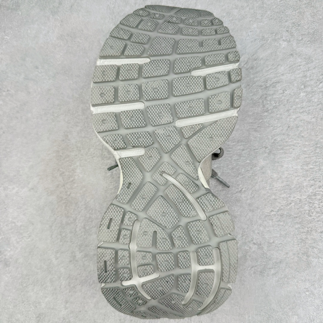 图片[9]-＃XA BALENCIAGA 3XL Sneakers 巴黎世家十代网布系带低帮走秀复古老爹鞋 全套原纸板楦头开发 最原汁原味的灵魂版型 全鞋荧光划线卡点 胶水把控整洁度追求极致完美 每一双都是工艺品 多重QC质检 超越公司货的品控标准 实实在在的免检产品 原盒原配 正确字体电绣 粗细、位置、大小正确 侧边TPU 透气孔匹配意产原版 正确分离大底 TPU软底 原版一致大底LOGO 立体感十足 原厂皮料水洗做旧 采购原厂网纱 不含皮革 网布材料和聚氨酯 磨损效果 鞋头边缘和后帮 Balenciaga 徽标 鞋面和后跟凸印尺码 鞋舌 3XL 橡胶品牌标识和反光细节 鞋帮拉袢和鞋舌拉祥 配反光细节 备用鞋带在鞋履前侧 可在穿着前取下 便于不同造型搭配 正常尺码 尺码：35 36 37 38 39 40 41 42 43 44 45 46-选品中心