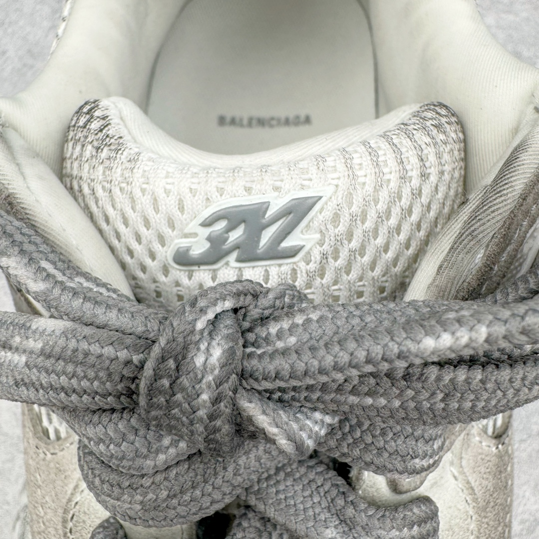 图片[15]-＃XA BALENCIAGA 3XL Sneakers 巴黎世家十代网布系带低帮走秀复古老爹鞋 全套原纸板楦头开发 最原汁原味的灵魂版型 全鞋荧光划线卡点 胶水把控整洁度追求极致完美 每一双都是工艺品 多重QC质检 超越公司货的品控标准 实实在在的免检产品 原盒原配 正确字体电绣 粗细、位置、大小正确 侧边TPU 透气孔匹配意产原版 正确分离大底 TPU软底 原版一致大底LOGO 立体感十足 原厂皮料水洗做旧 采购原厂网纱 不含皮革 网布材料和聚氨酯 磨损效果 鞋头边缘和后帮 Balenciaga 徽标 鞋面和后跟凸印尺码 鞋舌 3XL 橡胶品牌标识和反光细节 鞋帮拉袢和鞋舌拉祥 配反光细节 备用鞋带在鞋履前侧 可在穿着前取下 便于不同造型搭配 正常尺码 尺码：35 36 37 38 39 40 41 42 43 44 45 46-选品中心