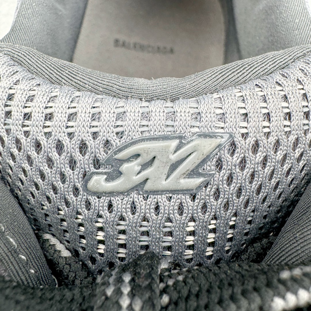 图片[14]-＃XA BALENCIAGA 3XL Sneakers 巴黎世家十代网布系带低帮走秀复古老爹鞋 全套原纸板楦头开发 最原汁原味的灵魂版型 全鞋荧光划线卡点 胶水把控整洁度追求极致完美 每一双都是工艺品 多重QC质检 超越公司货的品控标准 实实在在的免检产品 原盒原配 正确字体电绣 粗细、位置、大小正确 侧边TPU 透气孔匹配意产原版 正确分离大底 TPU软底 原版一致大底LOGO 立体感十足 原厂皮料水洗做旧 采购原厂网纱 不含皮革 网布材料和聚氨酯 磨损效果 鞋头边缘和后帮 Balenciaga 徽标 鞋面和后跟凸印尺码 鞋舌 3XL 橡胶品牌标识和反光细节 鞋帮拉袢和鞋舌拉祥 配反光细节 备用鞋带在鞋履前侧 可在穿着前取下 便于不同造型搭配 正常尺码 尺码：35 36 37 38 39 40 41 42 43 44 45 46-选品中心