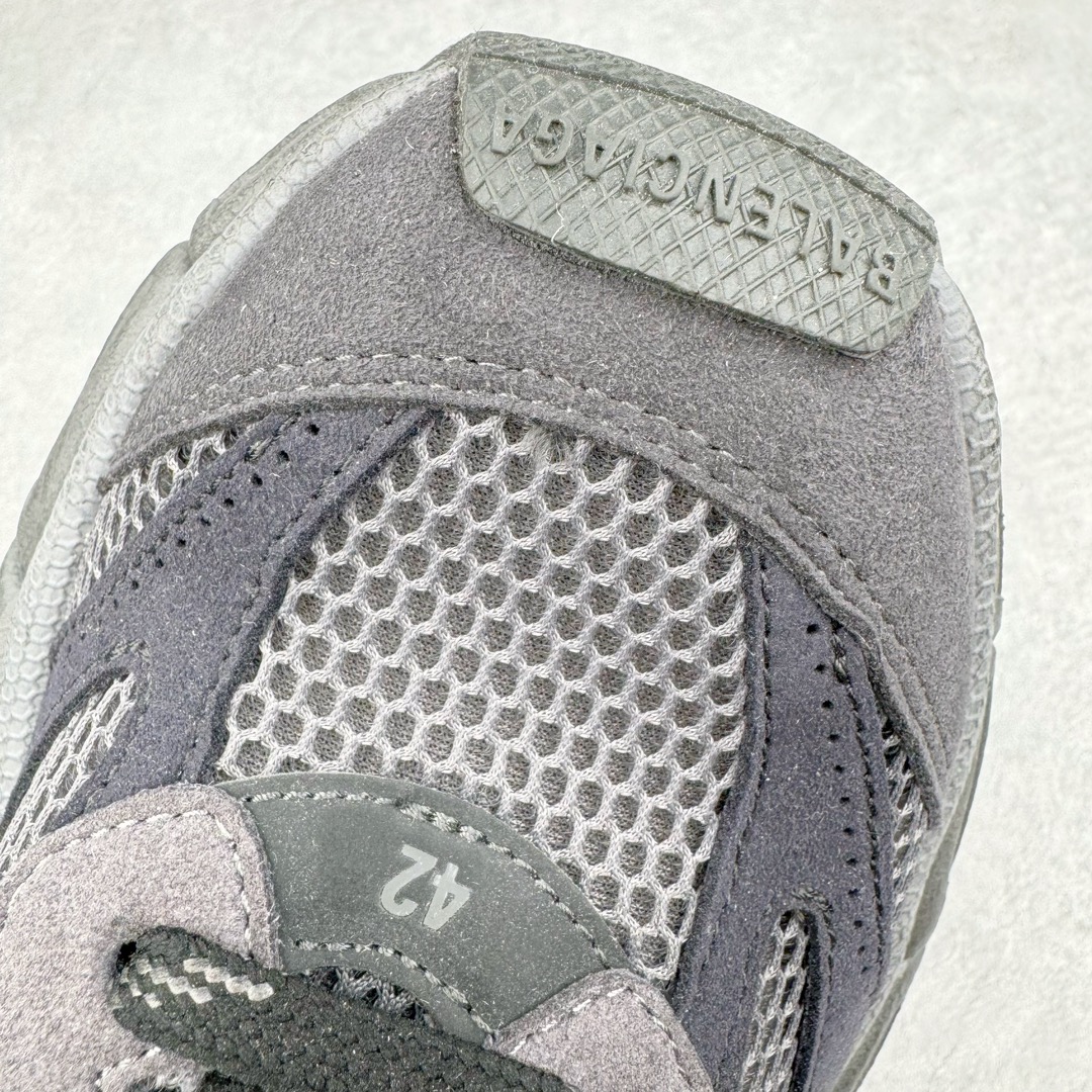 图片[17]-＃XA BALENCIAGA 3XL Sneakers 巴黎世家十代网布系带低帮走秀复古老爹鞋 全套原纸板楦头开发 最原汁原味的灵魂版型 全鞋荧光划线卡点 胶水把控整洁度追求极致完美 每一双都是工艺品 多重QC质检 超越公司货的品控标准 实实在在的免检产品 原盒原配 正确字体电绣 粗细、位置、大小正确 侧边TPU 透气孔匹配意产原版 正确分离大底 TPU软底 原版一致大底LOGO 立体感十足 原厂皮料水洗做旧 采购原厂网纱 不含皮革 网布材料和聚氨酯 磨损效果 鞋头边缘和后帮 Balenciaga 徽标 鞋面和后跟凸印尺码 鞋舌 3XL 橡胶品牌标识和反光细节 鞋帮拉袢和鞋舌拉祥 配反光细节 备用鞋带在鞋履前侧 可在穿着前取下 便于不同造型搭配 正常尺码 尺码：35 36 37 38 39 40 41 42 43 44 45 46-选品中心