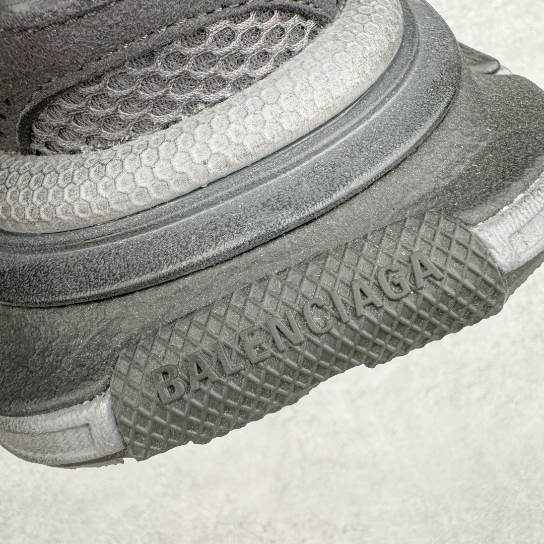 图片[11]-＃XA BALENCIAGA 3XL Sneakers 巴黎世家十代网布系带低帮走秀复古老爹鞋 全套原纸板楦头开发 最原汁原味的灵魂版型 全鞋荧光划线卡点 胶水把控整洁度追求极致完美 每一双都是工艺品 多重QC质检 超越公司货的品控标准 实实在在的免检产品 原盒原配 正确字体电绣 粗细、位置、大小正确 侧边TPU 透气孔匹配意产原版 正确分离大底 TPU软底 原版一致大底LOGO 立体感十足 原厂皮料水洗做旧 采购原厂网纱 不含皮革 网布材料和聚氨酯 磨损效果 鞋头边缘和后帮 Balenciaga 徽标 鞋面和后跟凸印尺码 鞋舌 3XL 橡胶品牌标识和反光细节 鞋帮拉袢和鞋舌拉祥 配反光细节 备用鞋带在鞋履前侧 可在穿着前取下 便于不同造型搭配 正常尺码 尺码：35 36 37 38 39 40 41 42 43 44 45 46-选品中心