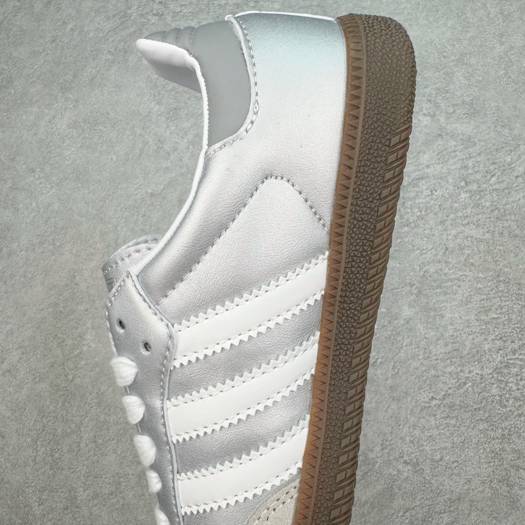 图片[7]-＃福利特价 AD Original Samba OG 复古经典轻便板鞋 B75806 这款桑巴鞋展示了高质量的工艺 带有装饰的超锁缝制和无缝的手感 柔软、柔软的皮革造型和标志性的3条纹完成了精致的外观 正规合身鞋带 鞋面上有绒面鞋垫 橡胶鞋底 享受正畸套筒软感 自50年代首次亮相以来就一直在赢得粉丝的青睐 尺码：36 36.5 37 38 38.5 39 40 40.5 41 42 42.5 43 44 44.5 45-选品中心