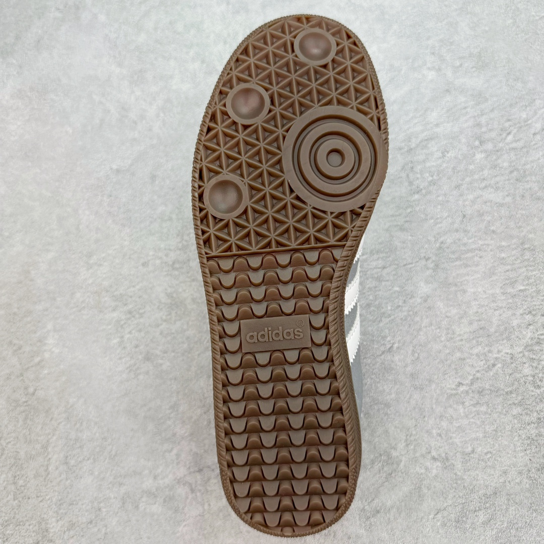 图片[9]-＃福利特价 AD Original Samba OG 复古经典轻便板鞋 B75806 这款桑巴鞋展示了高质量的工艺 带有装饰的超锁缝制和无缝的手感 柔软、柔软的皮革造型和标志性的3条纹完成了精致的外观 正规合身鞋带 鞋面上有绒面鞋垫 橡胶鞋底 享受正畸套筒软感 自50年代首次亮相以来就一直在赢得粉丝的青睐 尺码：36 36.5 37 38 38.5 39 40 40.5 41 42 42.5 43 44 44.5 45-选品中心