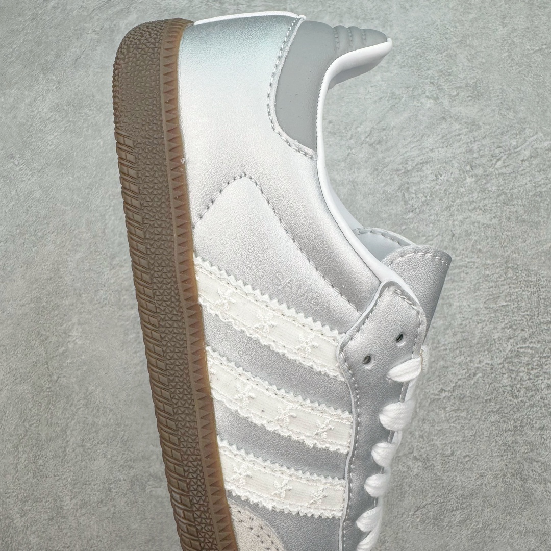 图片[6]-＃福利特价 AD Original Samba OG 复古经典轻便板鞋 B75806 这款桑巴鞋展示了高质量的工艺 带有装饰的超锁缝制和无缝的手感 柔软、柔软的皮革造型和标志性的3条纹完成了精致的外观 正规合身鞋带 鞋面上有绒面鞋垫 橡胶鞋底 享受正畸套筒软感 自50年代首次亮相以来就一直在赢得粉丝的青睐 尺码：36 36.5 37 38 38.5 39 40 40.5 41 42 42.5 43 44 44.5 45-选品中心