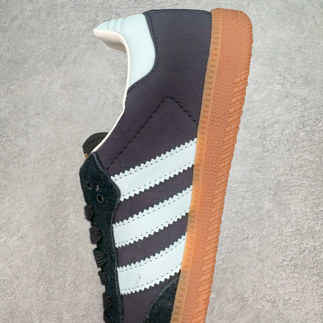 图片[6]-＃福利特价 AD Original Samba OG 复古经典轻便板鞋 ID0493 这款桑巴鞋展示了高质量的工艺 带有装饰的超锁缝制和无缝的手感 柔软、柔软的皮革造型和标志性的3条纹完成了精致的外观 正规合身鞋带 鞋面上有绒面鞋垫 橡胶鞋底 享受正畸套筒软感 自50年代首次亮相以来就一直在赢得粉丝的青睐 尺码：36 36.5 37 38 38.5 39 40 40.5 41 42 42.5 43 44 44.5 45-选品中心