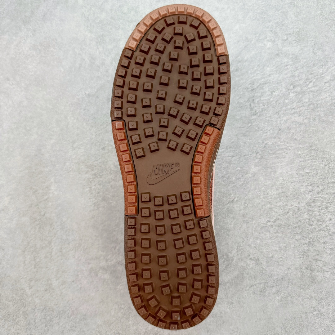 图片[9]-＃HK纯原 Union x NK Field General 82 SP 低帮复古联名篮球鞋 UN联名米棕 FQ9003-200 鞋身整体采用编织网眼为底 框架部分的麂皮材质营造出丰富的层次感 配色方面以深棕色为底色 搭配奶油色框架设计 Swoosh部分则以白色点缀 复古氛围拉满 Union标志性的UN/LA标签以及车线细节均得以保留 鞋舌部分也采用解构设计 并带有UNION字样 鞋身侧后方均带有粉色3M反光条设计 Swoosh采用镂空样式呈现 并带有稳定支持装置 鞋底则采用自带氧化效果的米白色Waffle外底呈现 进一步呼应复古氛围 侧面分别带有Union以及NK字样 尺码：36 36.5 37.5 38 38.5 39 40 40.5 41 42 42.5 43 44 45-选品中心