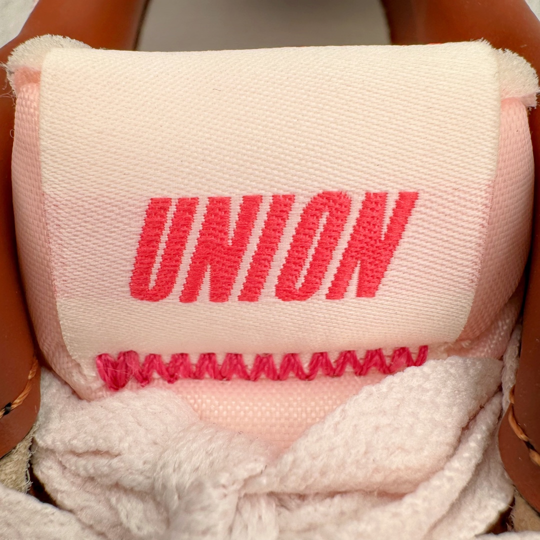 图片[14]-＃HK纯原 Union x NK Field General 82 SP 低帮复古联名篮球鞋 UN联名米棕 FQ9003-200 鞋身整体采用编织网眼为底 框架部分的麂皮材质营造出丰富的层次感 配色方面以深棕色为底色 搭配奶油色框架设计 Swoosh部分则以白色点缀 复古氛围拉满 Union标志性的UN/LA标签以及车线细节均得以保留 鞋舌部分也采用解构设计 并带有UNION字样 鞋身侧后方均带有粉色3M反光条设计 Swoosh采用镂空样式呈现 并带有稳定支持装置 鞋底则采用自带氧化效果的米白色Waffle外底呈现 进一步呼应复古氛围 侧面分别带有Union以及NK字样 尺码：36 36.5 37.5 38 38.5 39 40 40.5 41 42 42.5 43 44 45-选品中心