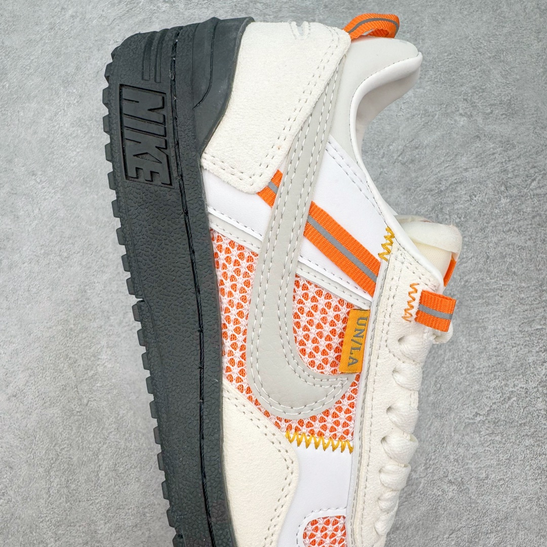 图片[6]-＃HK纯原 Union x NK Field General 82 SP 低帮复古联名篮球鞋 UN联名白橙 FQ9003-100 鞋身整体采用编织网眼为底 框架部分的麂皮材质营造出丰富的层次感 配色方面以深棕色为底色 搭配奶油色框架设计 Swoosh部分则以白色点缀 复古氛围拉满 Union标志性的UN/LA标签以及车线细节均得以保留 鞋舌部分也采用解构设计 并带有UNION字样 鞋身侧后方均带有粉色3M反光条设计 Swoosh采用镂空样式呈现 并带有稳定支持装置 鞋底则采用自带氧化效果的米白色Waffle外底呈现 进一步呼应复古氛围 侧面分别带有Union以及NK字样 尺码：36 36.5 37.5 38 38.5 39 40 40.5 41 42 42.5 43 44 45-选品中心