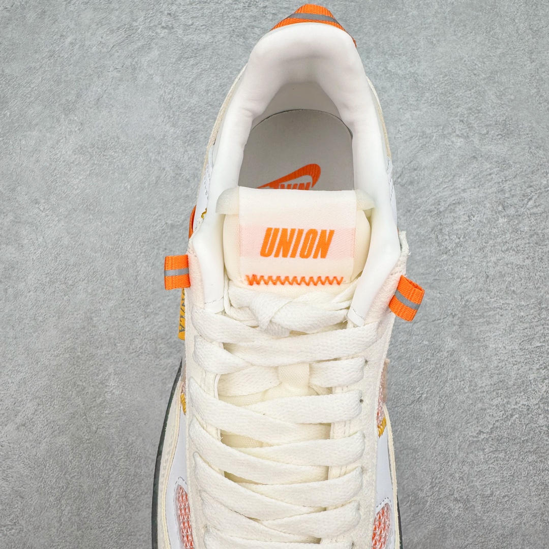 图片[5]-＃HK纯原 Union x NK Field General 82 SP 低帮复古联名篮球鞋 UN联名白橙 FQ9003-100 鞋身整体采用编织网眼为底 框架部分的麂皮材质营造出丰富的层次感 配色方面以深棕色为底色 搭配奶油色框架设计 Swoosh部分则以白色点缀 复古氛围拉满 Union标志性的UN/LA标签以及车线细节均得以保留 鞋舌部分也采用解构设计 并带有UNION字样 鞋身侧后方均带有粉色3M反光条设计 Swoosh采用镂空样式呈现 并带有稳定支持装置 鞋底则采用自带氧化效果的米白色Waffle外底呈现 进一步呼应复古氛围 侧面分别带有Union以及NK字样 尺码：36 36.5 37.5 38 38.5 39 40 40.5 41 42 42.5 43 44 45-选品中心