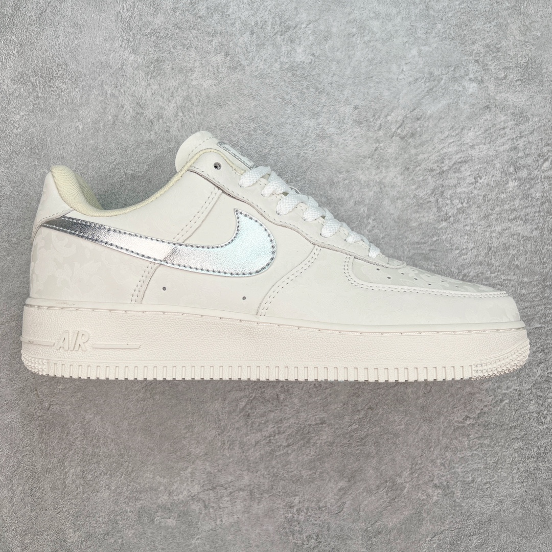NK Air Force 1´07 Low 空军一号低帮百搭休闲运动板鞋 AF2406-110 柔软、弹性十足的缓震性能和出色的中底设计 横跨复古与现代的外型结合 造就出风靡全球 三十多年的Force 1 直到今天还深受青睐 尺码:36 36.5 37.5 38 38.5 39 40 40.5 41 42 42.5 43 44 44.5 45-选品中心