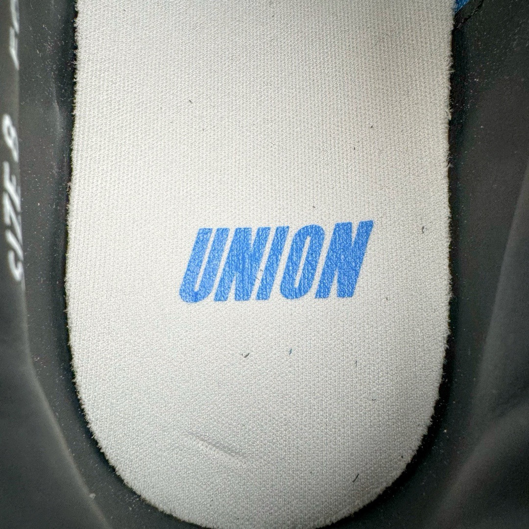 图片[19]-＃HK纯原 Union x NK Field General 82 SP 低帮复古联名篮球鞋 UN联名黑蓝 FQ9003-001 鞋身整体采用编织网眼为底 框架部分的麂皮材质营造出丰富的层次感 配色方面以深棕色为底色 搭配奶油色框架设计 Swoosh部分则以白色点缀 复古氛围拉满 Union标志性的UN/LA标签以及车线细节均得以保留 鞋舌部分也采用解构设计 并带有UNION字样 鞋身侧后方均带有粉色3M反光条设计 Swoosh采用镂空样式呈现 并带有稳定支持装置 鞋底则采用自带氧化效果的米白色Waffle外底呈现 进一步呼应复古氛围 侧面分别带有Union以及NK字样 尺码：36 36.5 37.5 38 38.5 39 40 40.5 41 42 42.5 43 44 45-选品中心