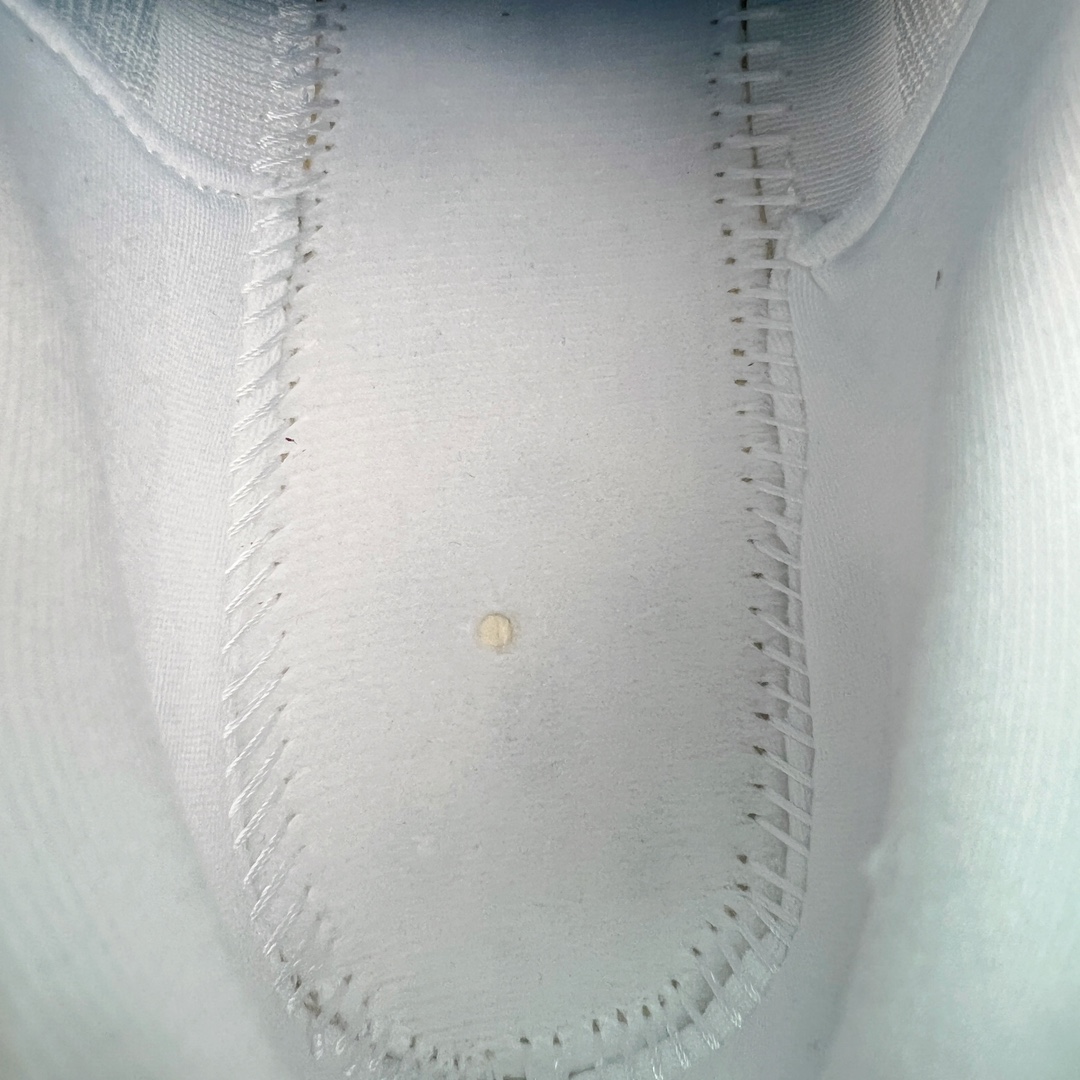 图片[10]-＃纯原 NK ZoomX Invincible Run Flyknit FK3 不可战胜3代系列轻量飞织低帮休闲运动慢跑鞋 DR2660-102 此鞋专为短跑运动员而生 是为 5 至 10 公里距离的赛事和训练打造 整体设计采用流线型的轻质工程网眼材质构成鞋面 并与其他 Running 旗舰鞋款同样搭载全脚掌 ZoomX 缓冲中底 搭配 Pebax 物料与橡胶外底 ZoomX StreakFly 首发配色以Prototype呈现 其灵感是来自开发期间的磨损测试 透过编号的标记与内侧的预期跑步距离突出研发过程 尺码：36 36.5 37.5 38 38.5 39 40 40.5 41 42 42.5 43 44 44.5 45-选品中心